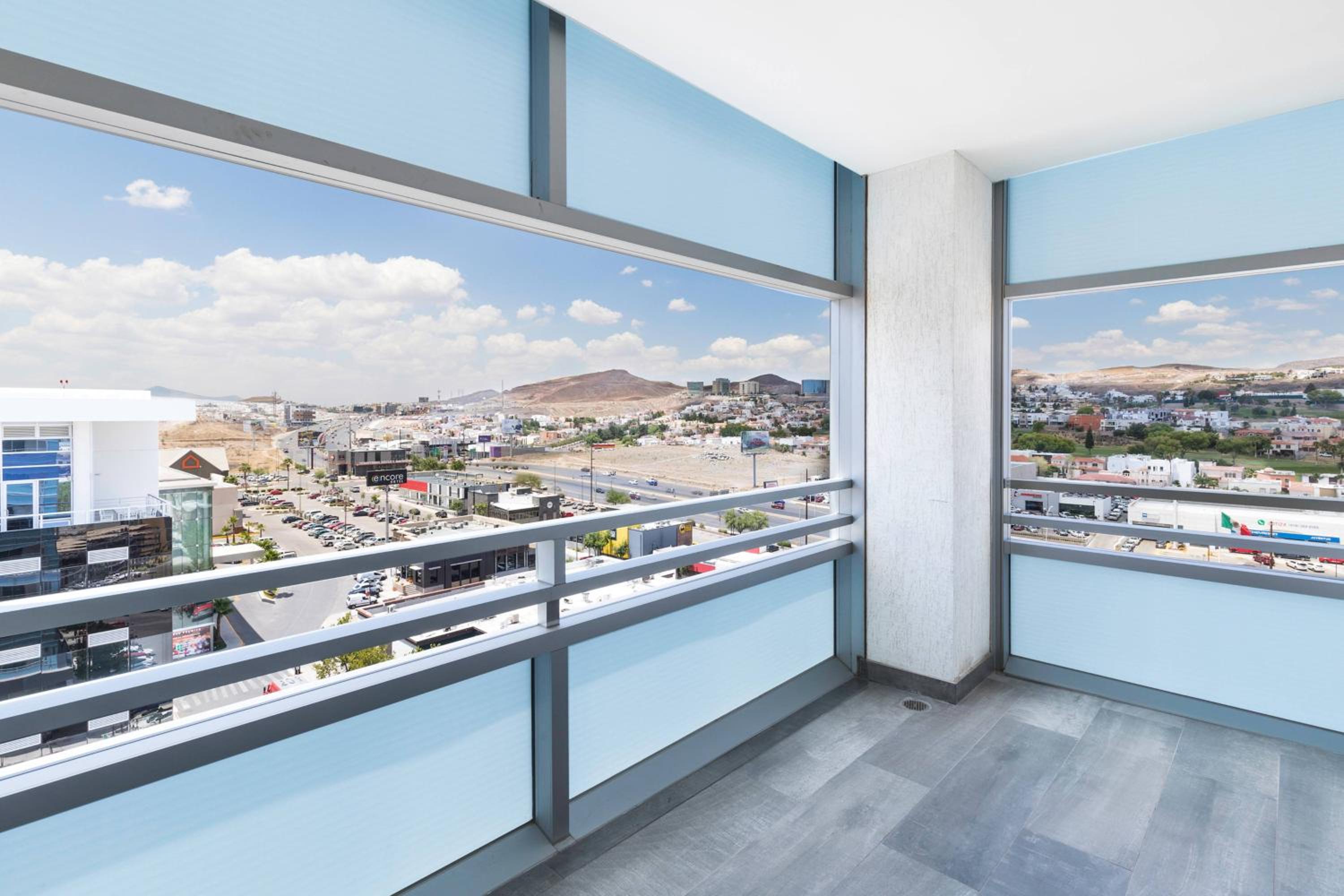 One Bedroom King Suite with Balcony photo 3