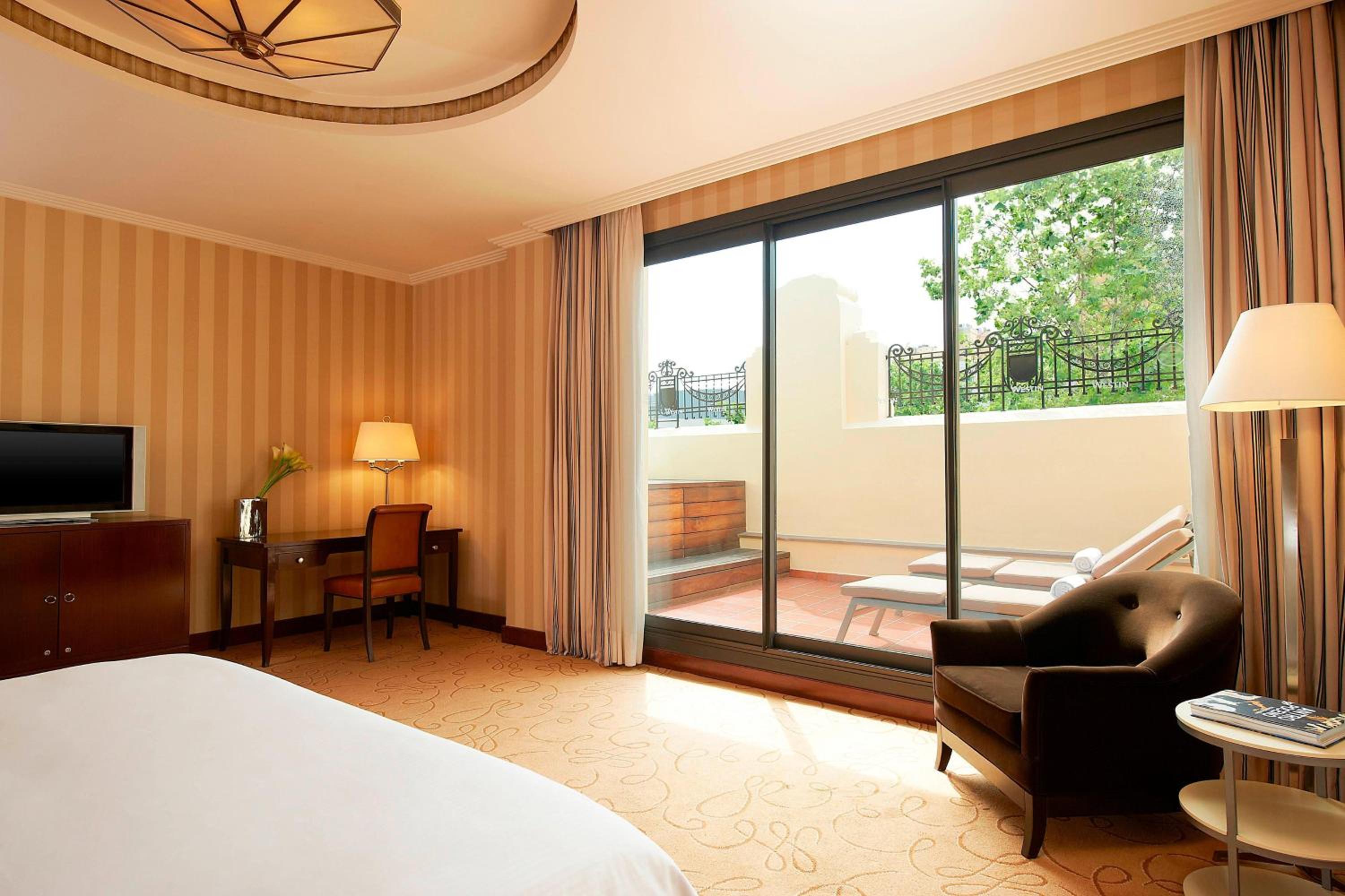 Superior King Room with Whirlpool