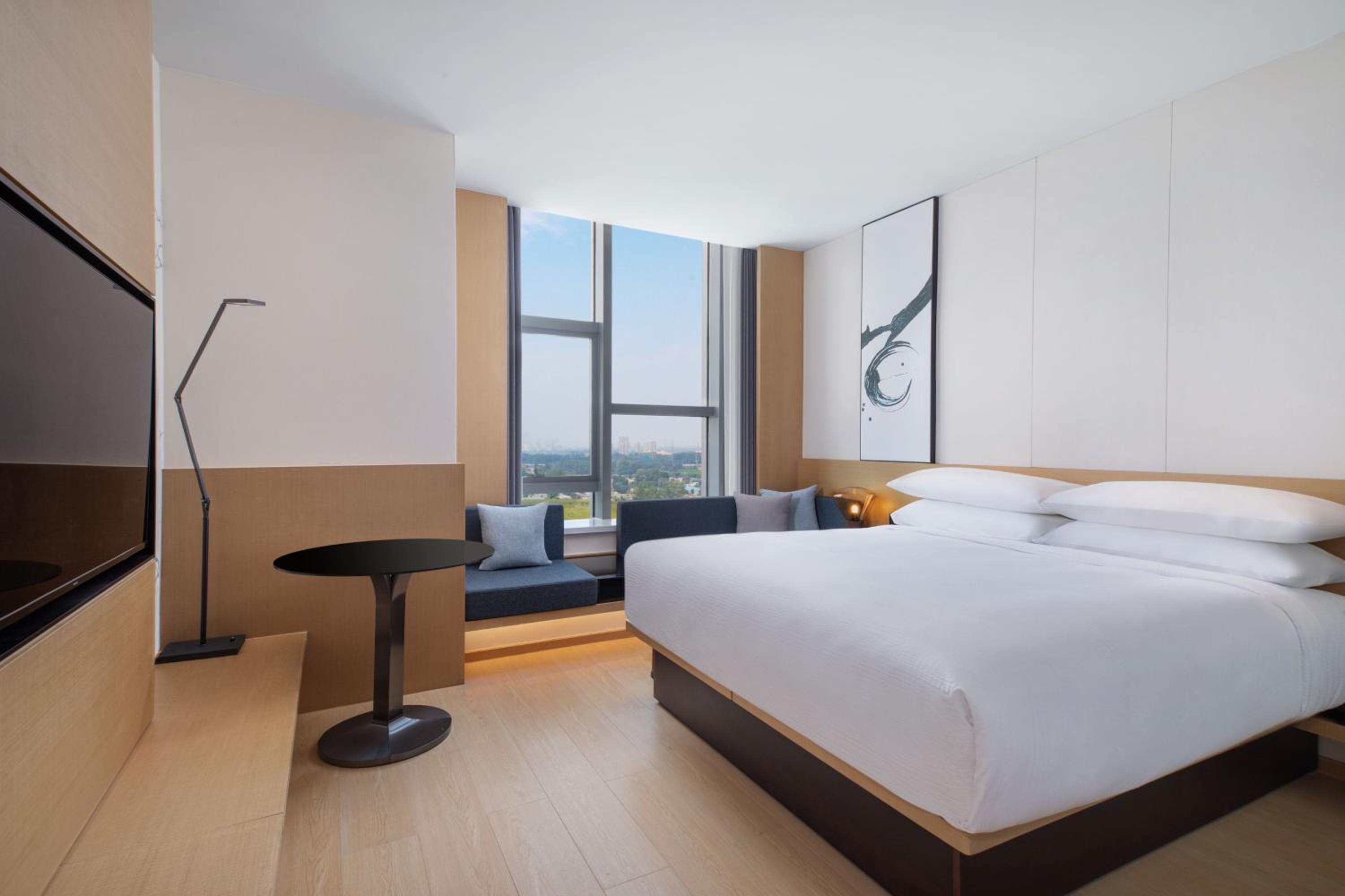 Standard King Room - Photo 6
