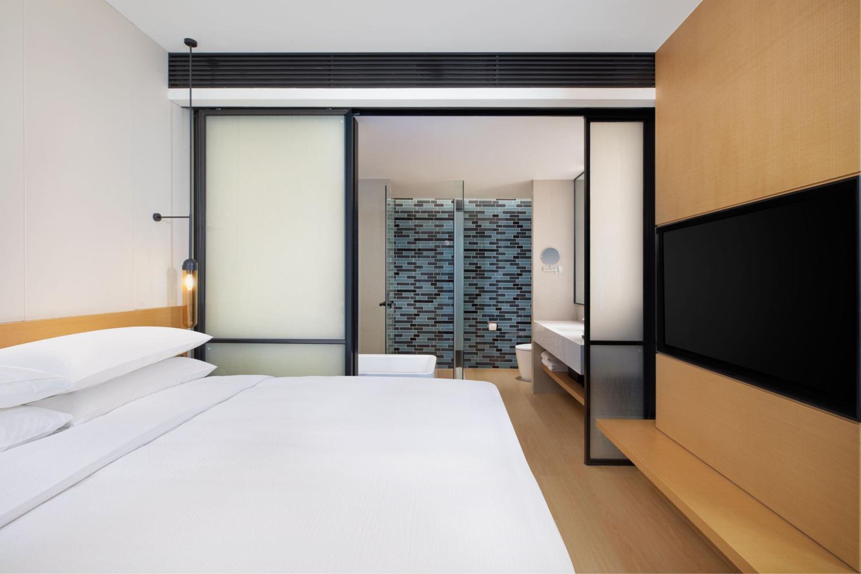 One-Bedroom Premium Suite - Photo 8