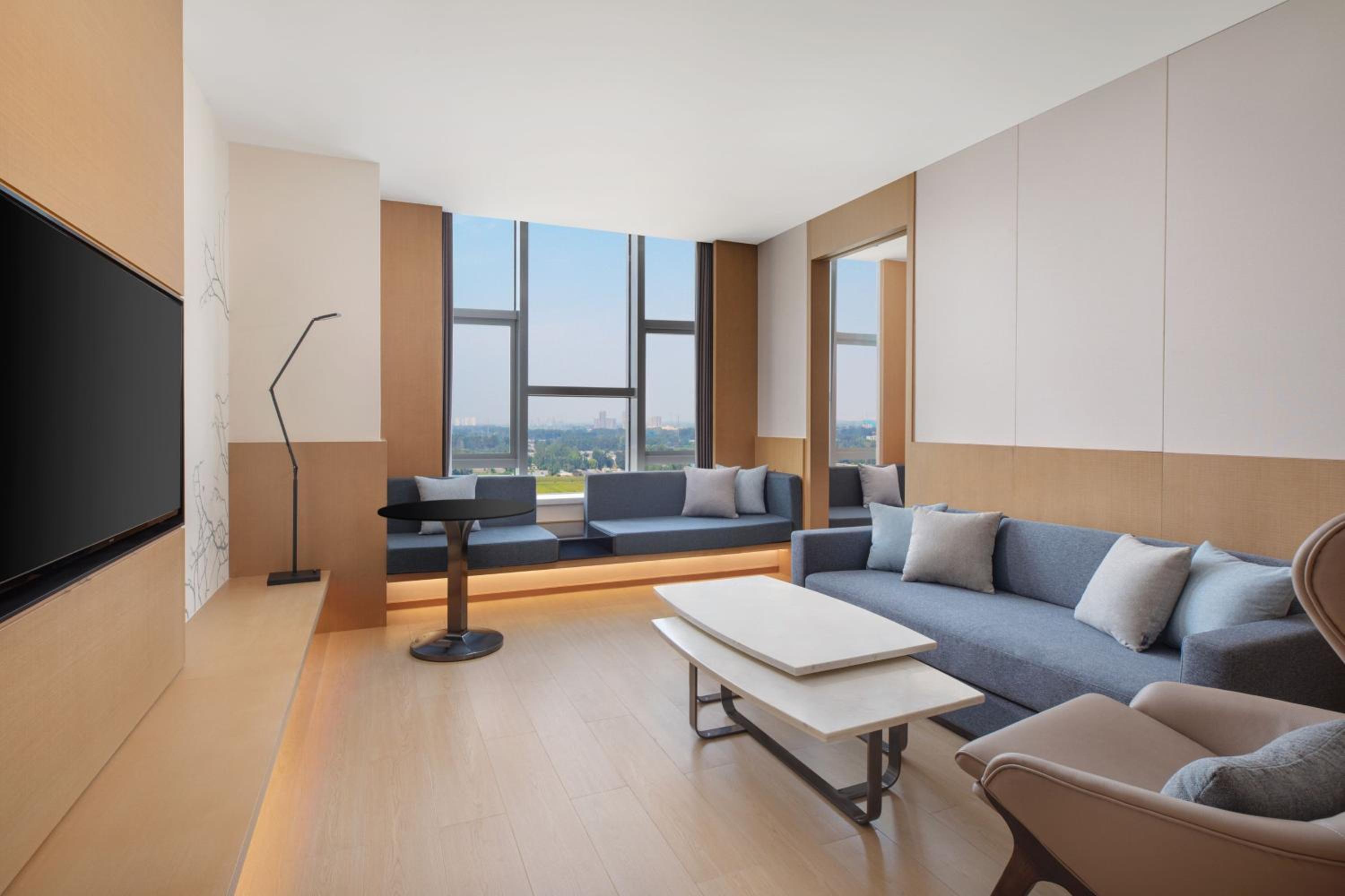 One-Bedroom Premium Suite - Photo 7