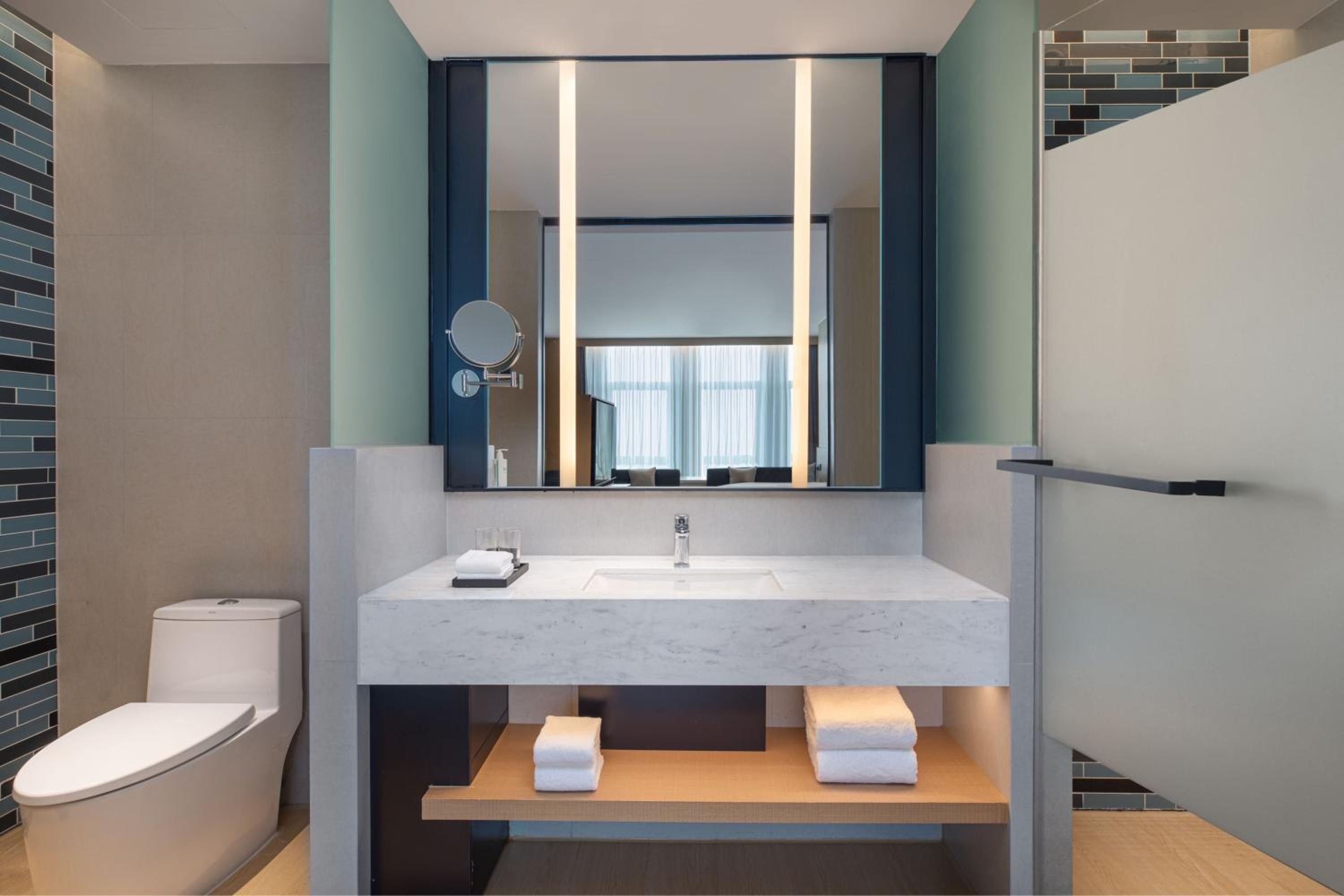 One-Bedroom Family Suite - Photo 8