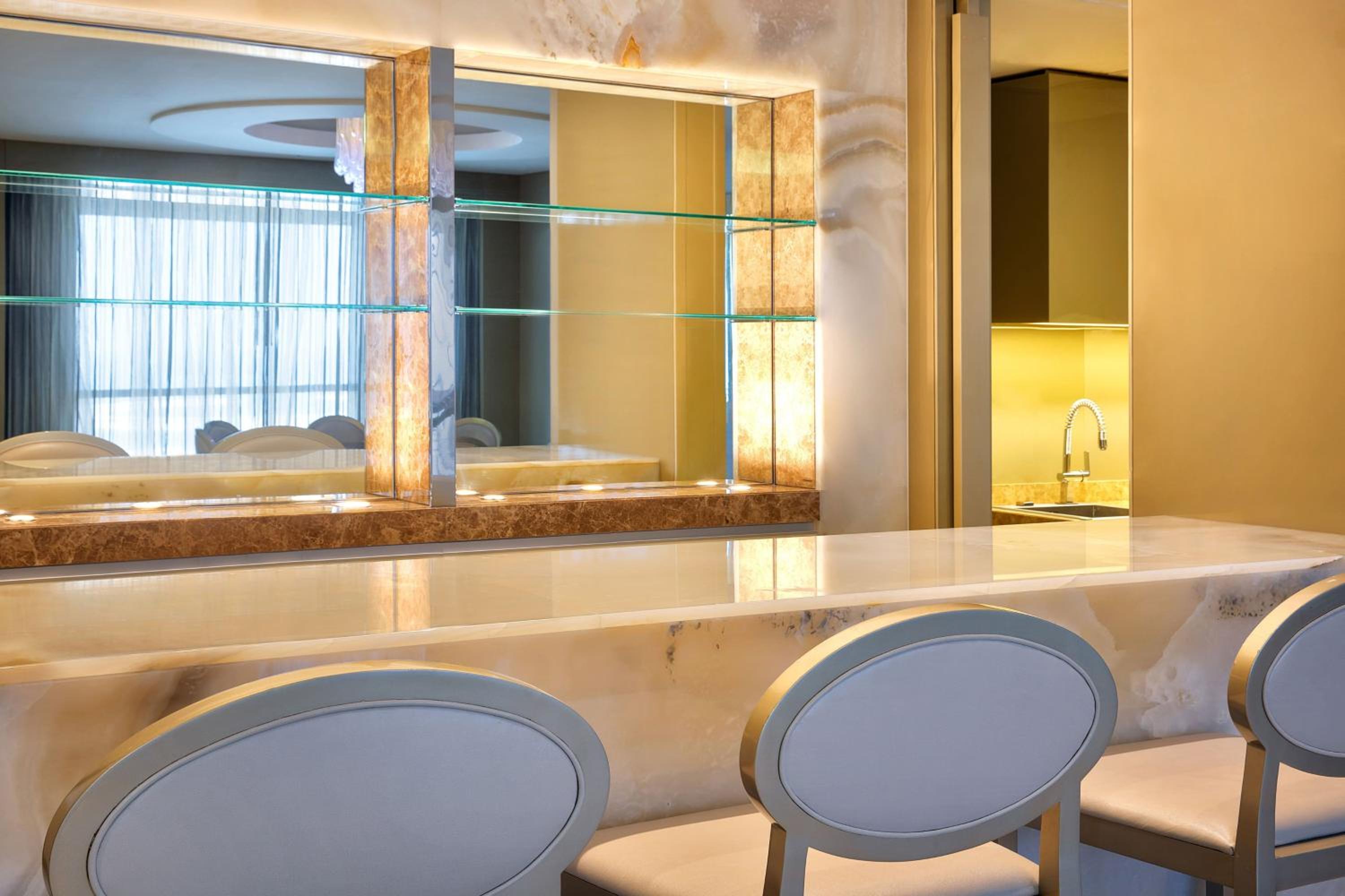 Royal Suite, Club Access, Suite, 1 King photo 2