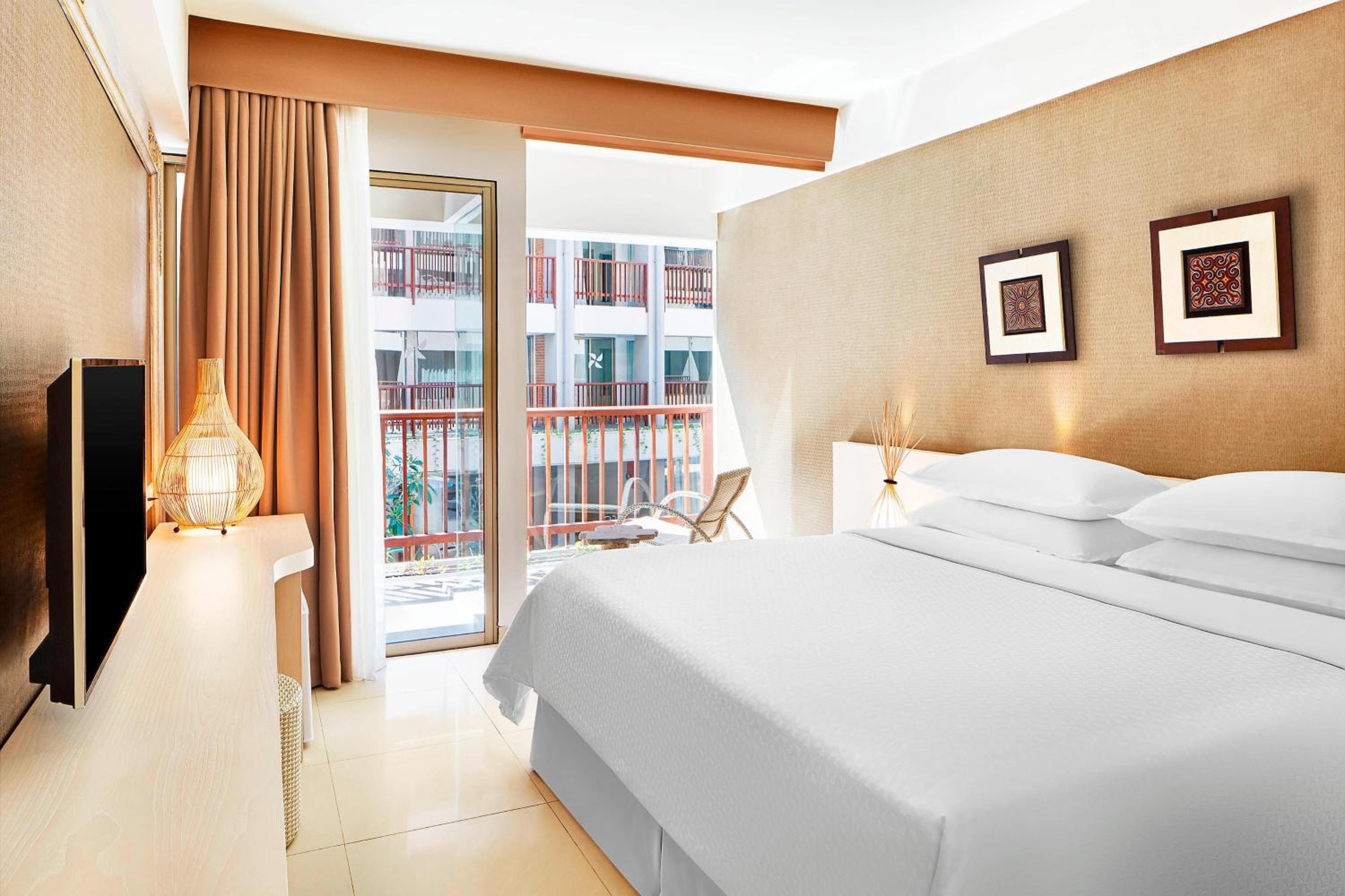 Deluxe King Room with Pool View and Free Kids Activity