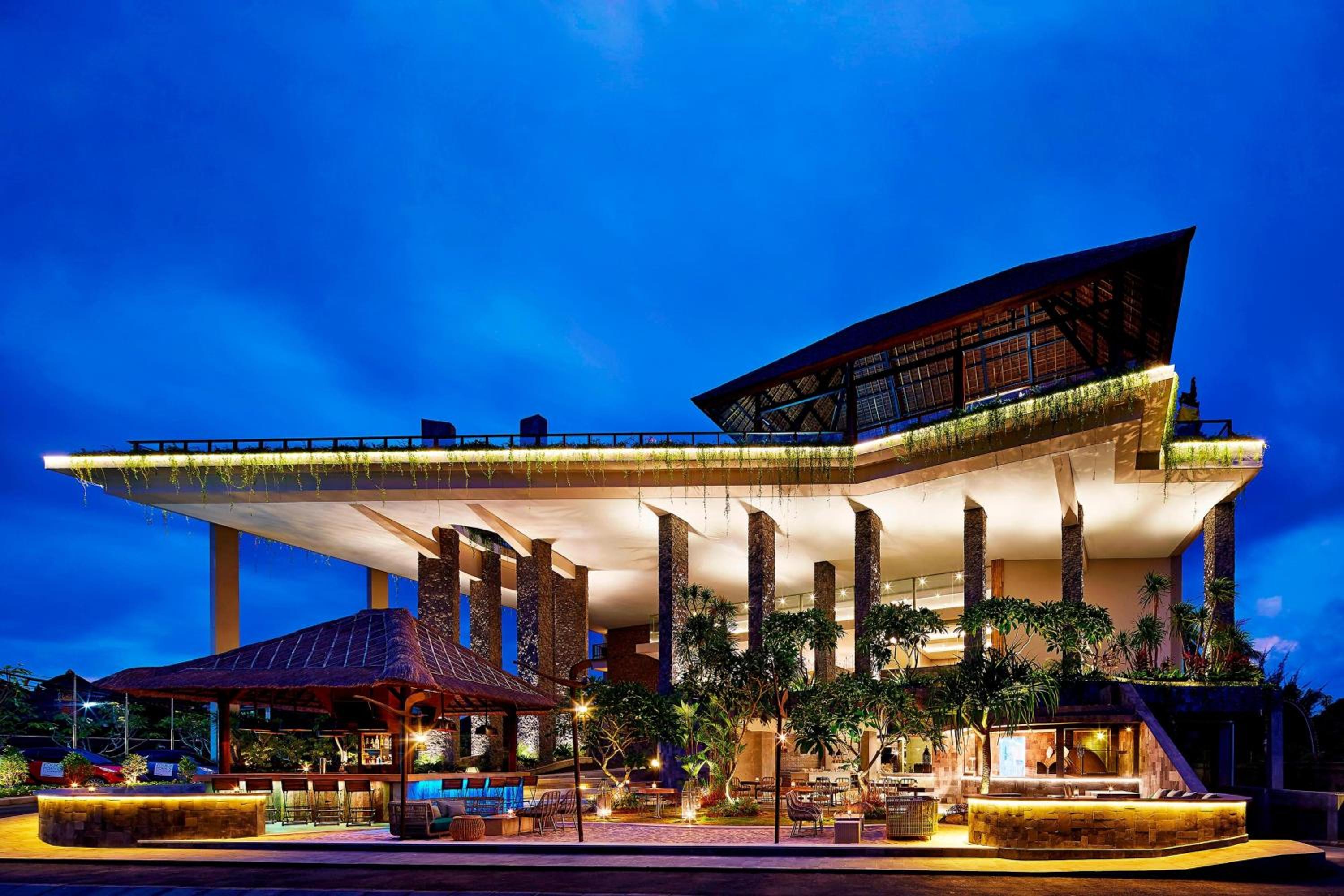 Deluxe King Room With Pool View And Free Kids Activity