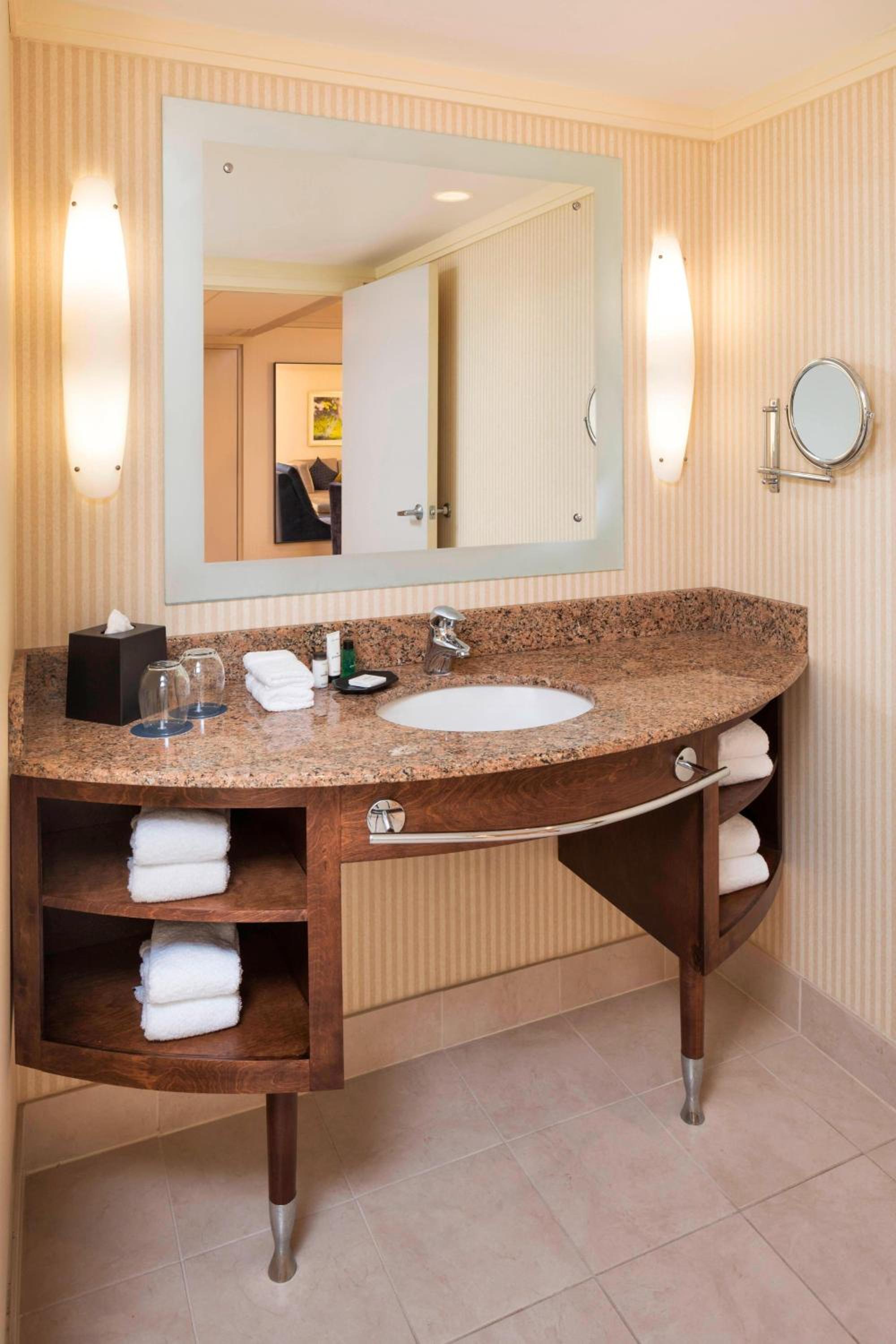 Suite, 1 King photo 2