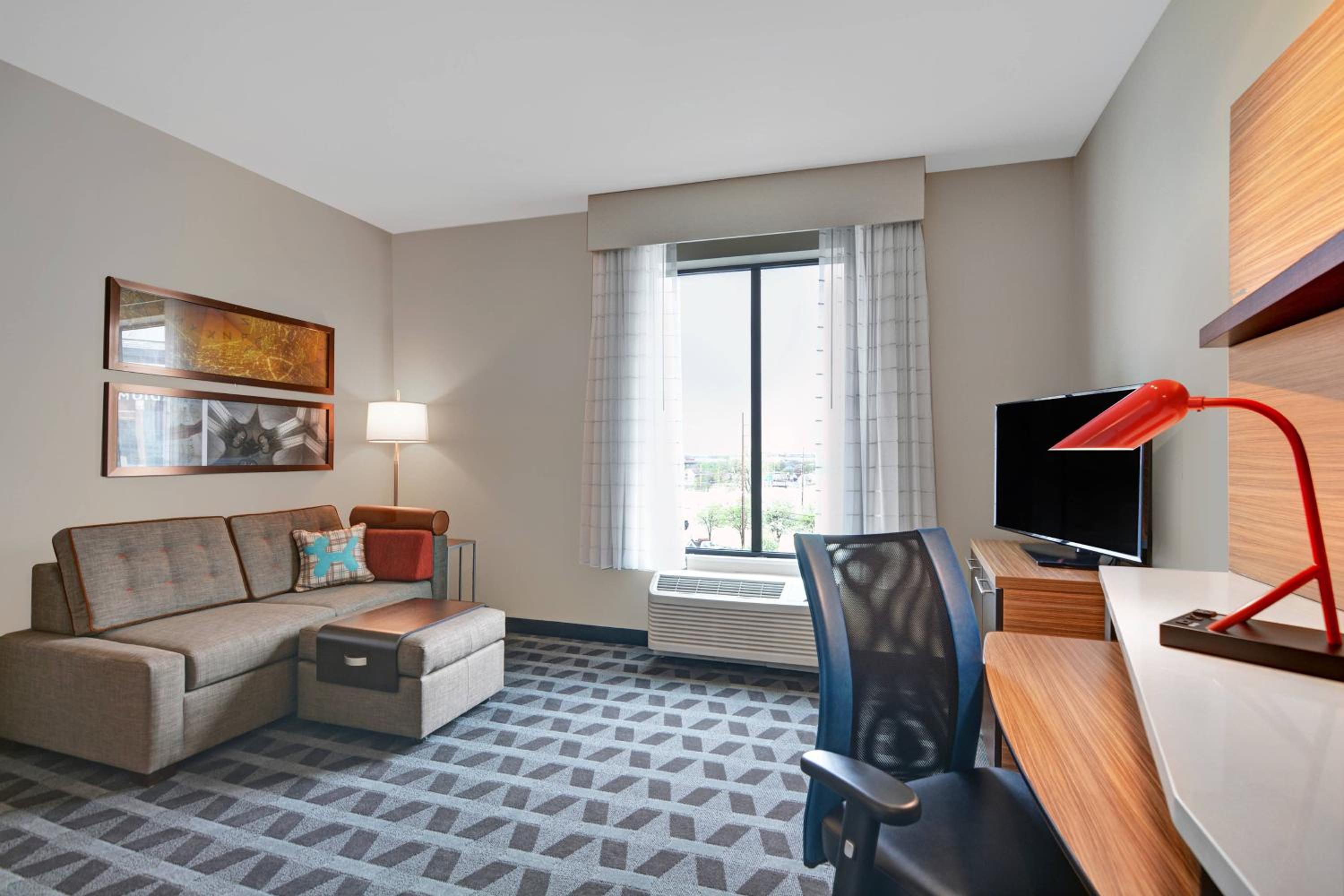 1 Bedroom Suite, 1 Queen, Sofa bed - Photo 1