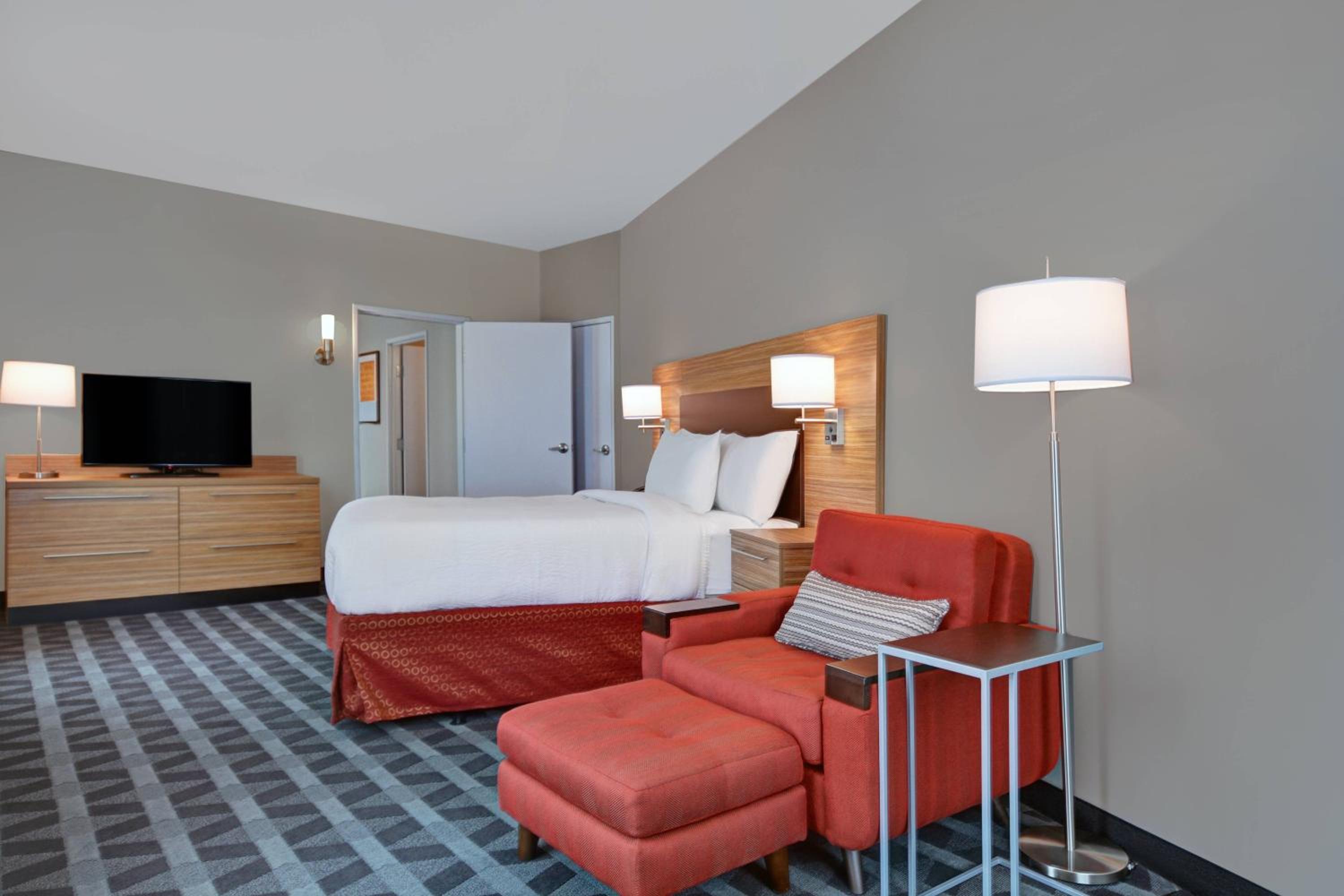 1 Bedroom Suite, 1 Queen, Sofa bed - Photo 5