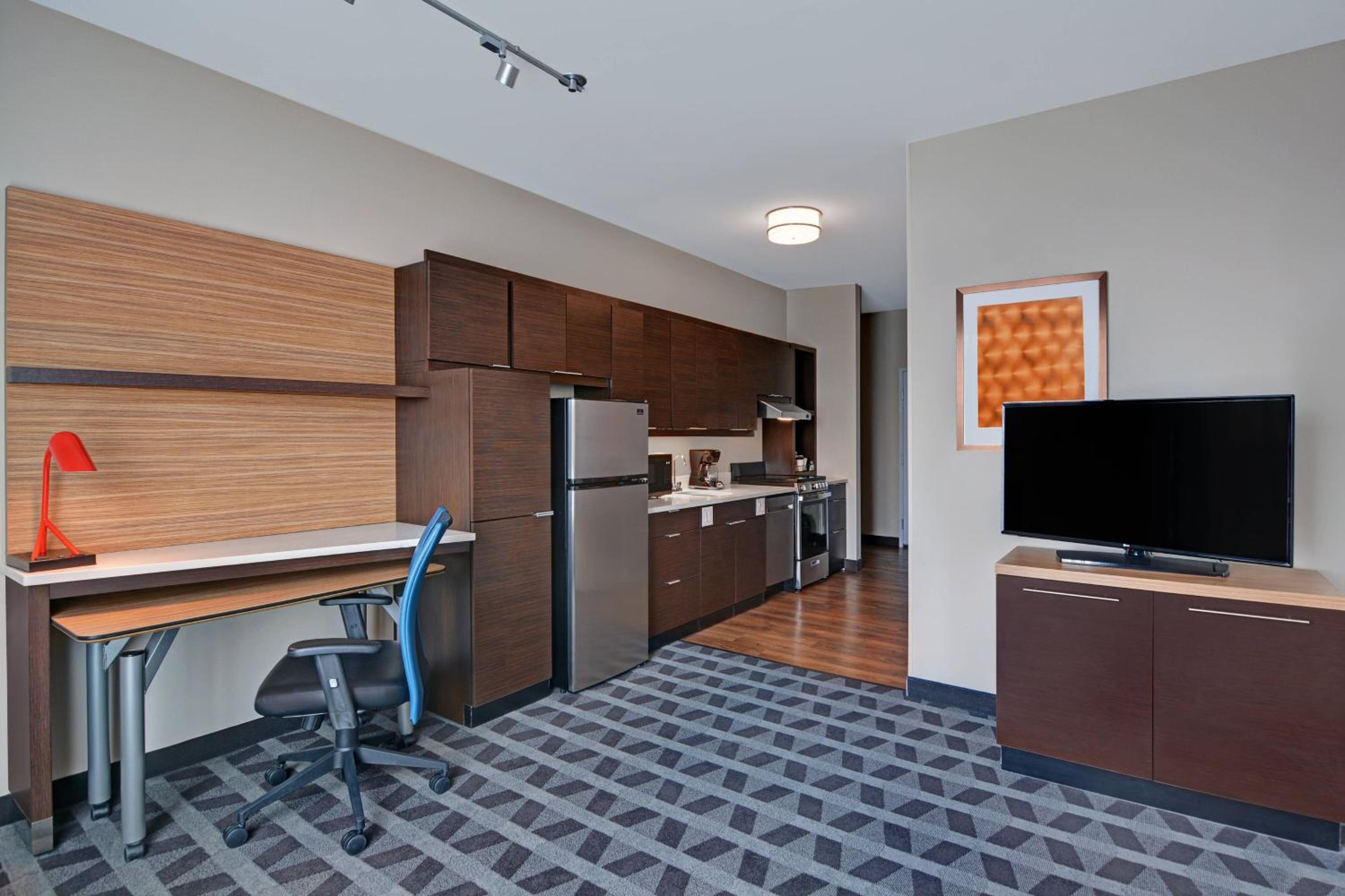 1 Bedroom Suite, 1 Queen, Sofa bed - Photo 7