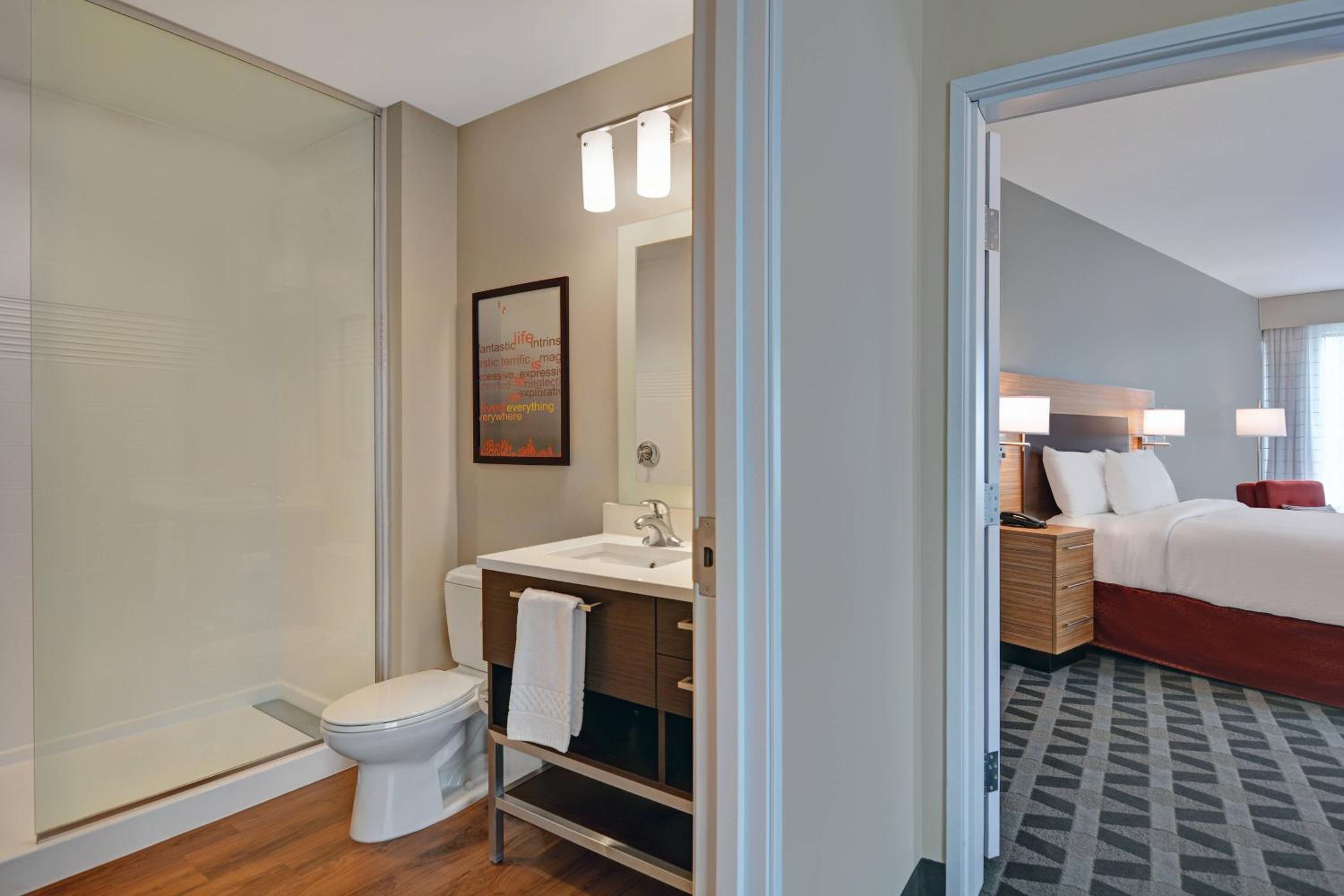 1 Bedroom Suite, 1 Queen, Sofa bed - Photo 8
