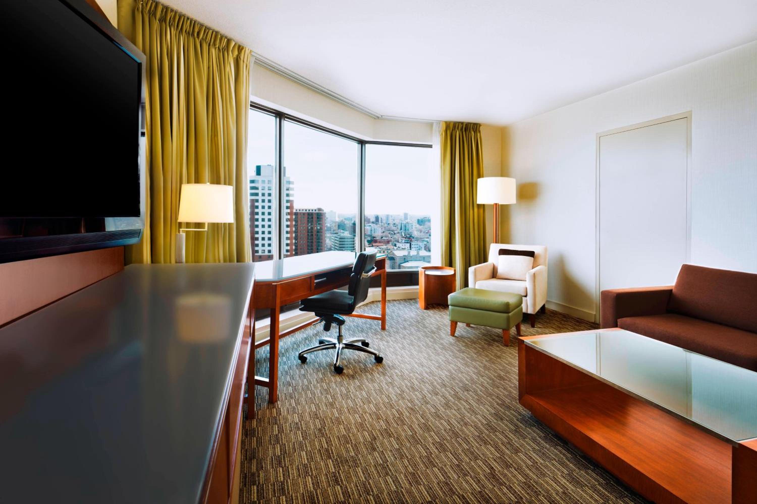 Junior Suite, 1 King, Sofa bed,  City View - Photo 1