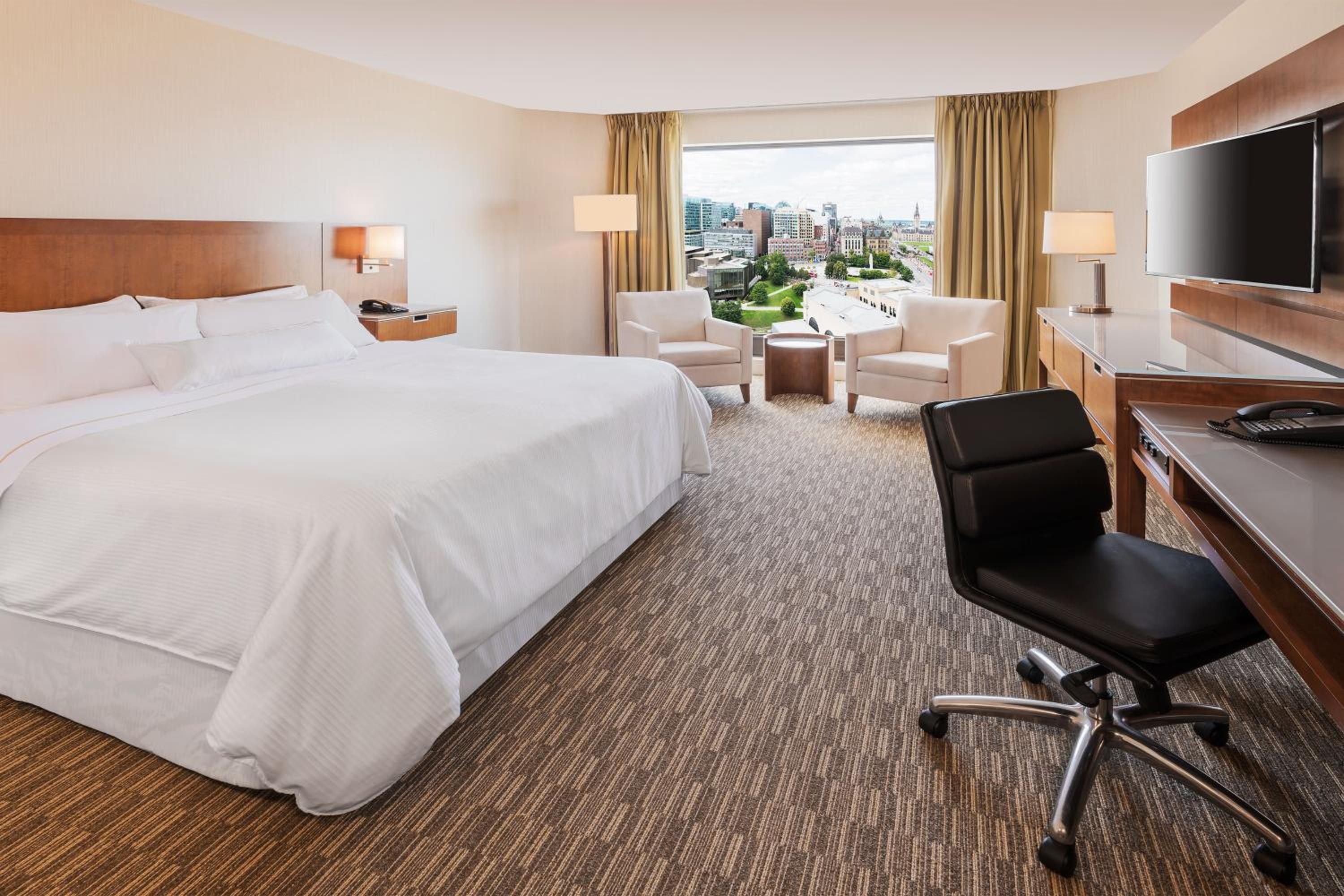 Deluxe Parliament View, Guest room, 1 King, Parliament view - Photo 1