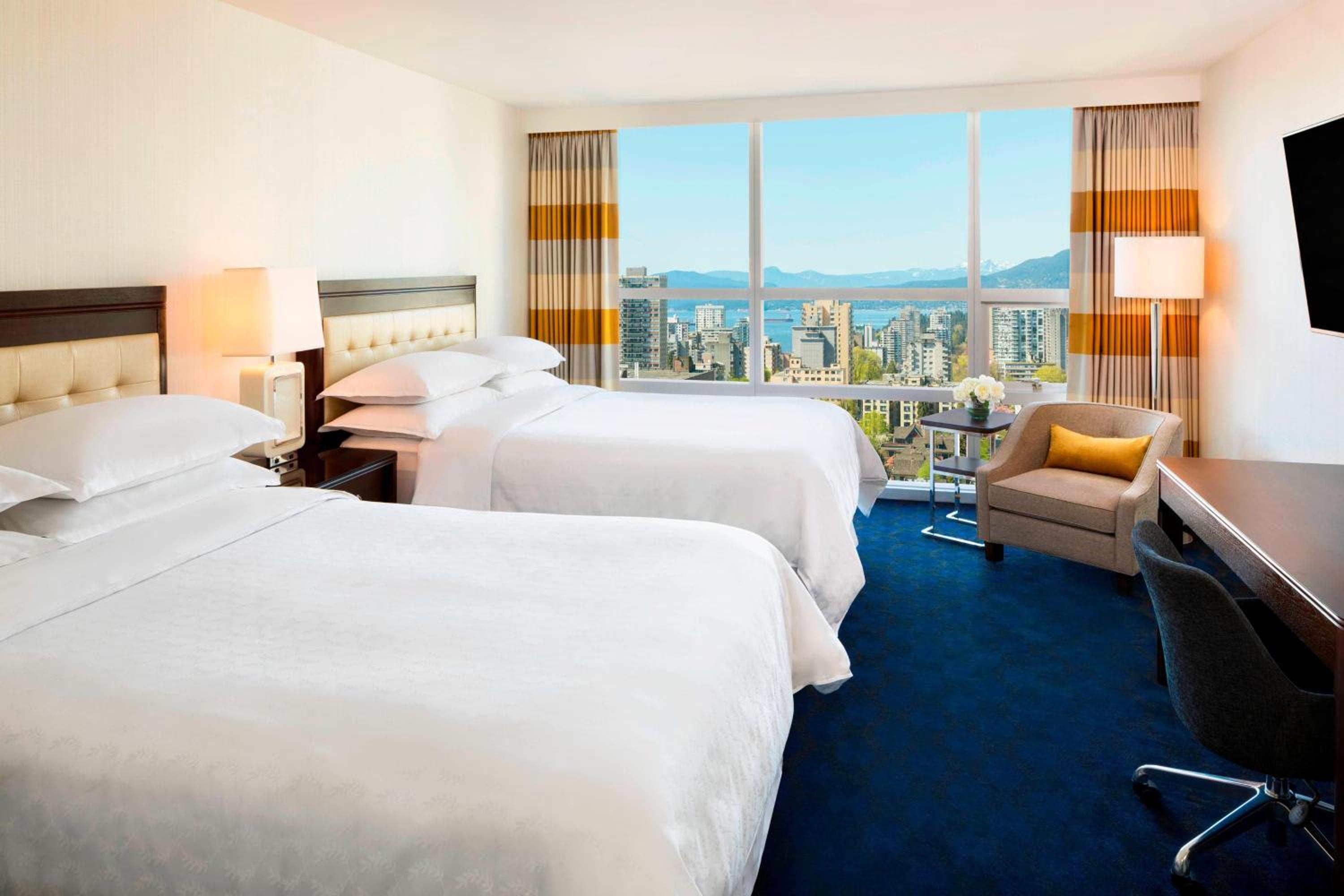 Double Room with Two Double Beds - High Floor - Photo 1