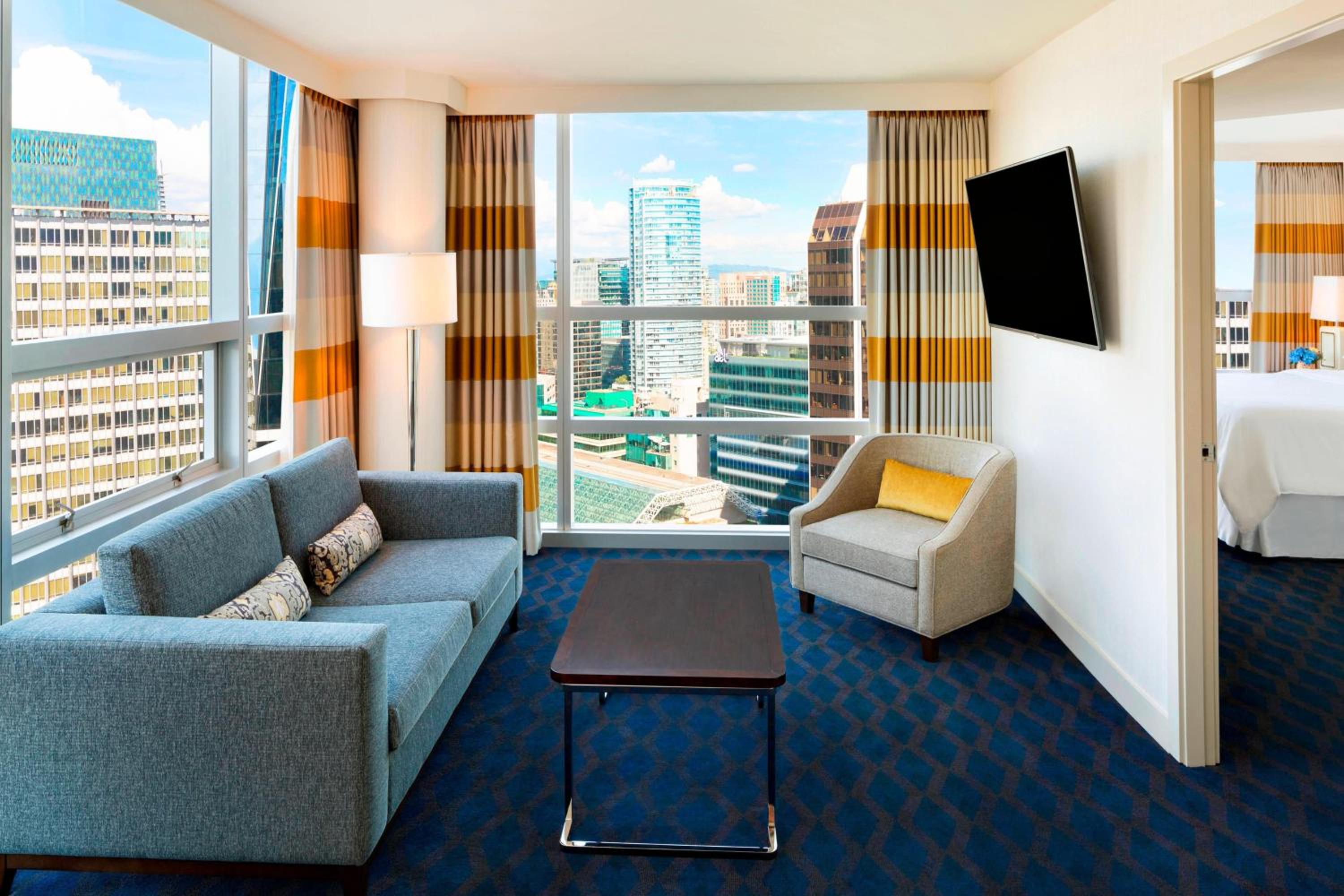 One-Bedroom King Suite - High Floor/Club Lounge Access - Photo 1