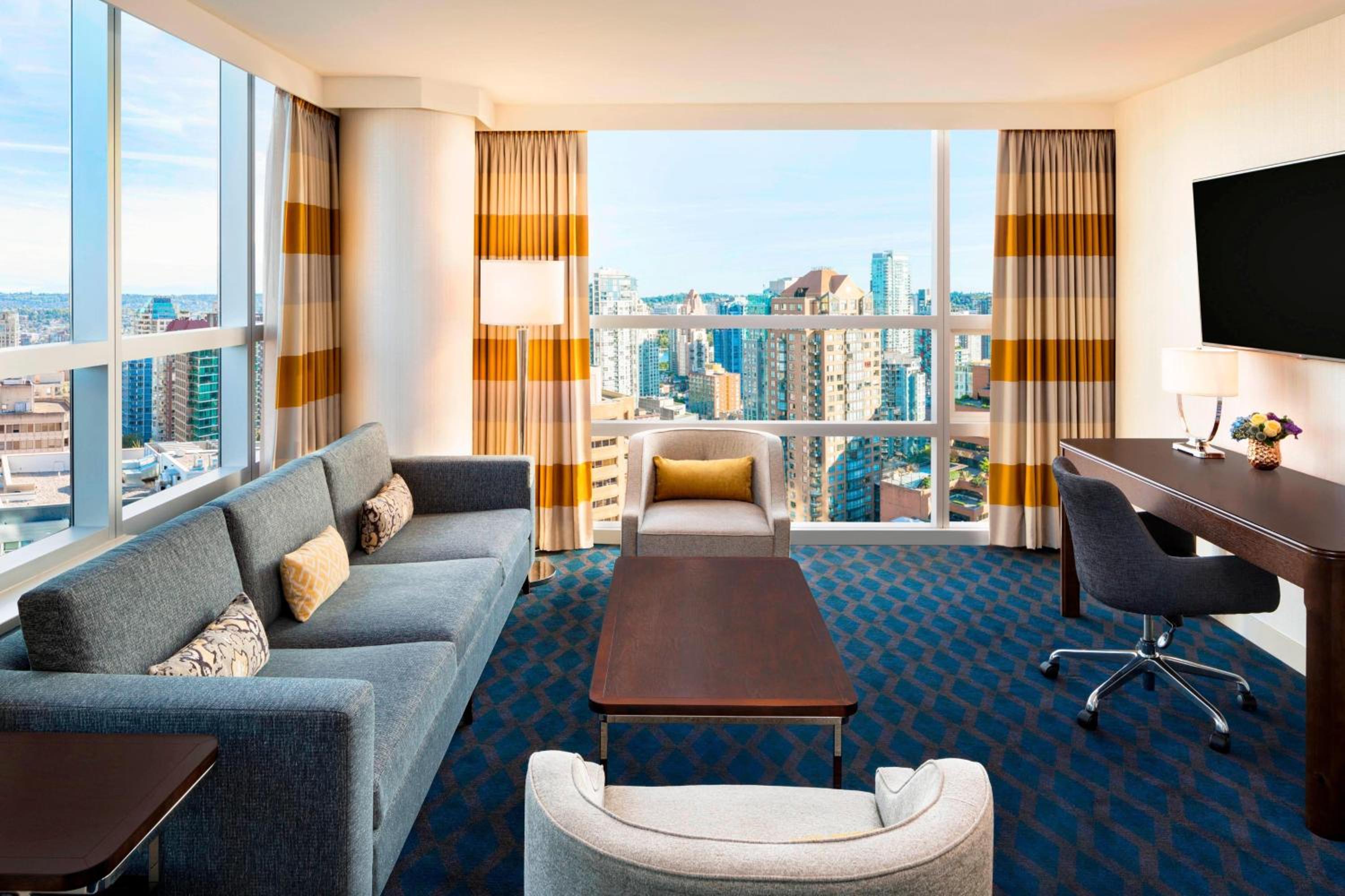 Two-Bedroom Suite - High Floor/Club Lounge Access - Photo 3