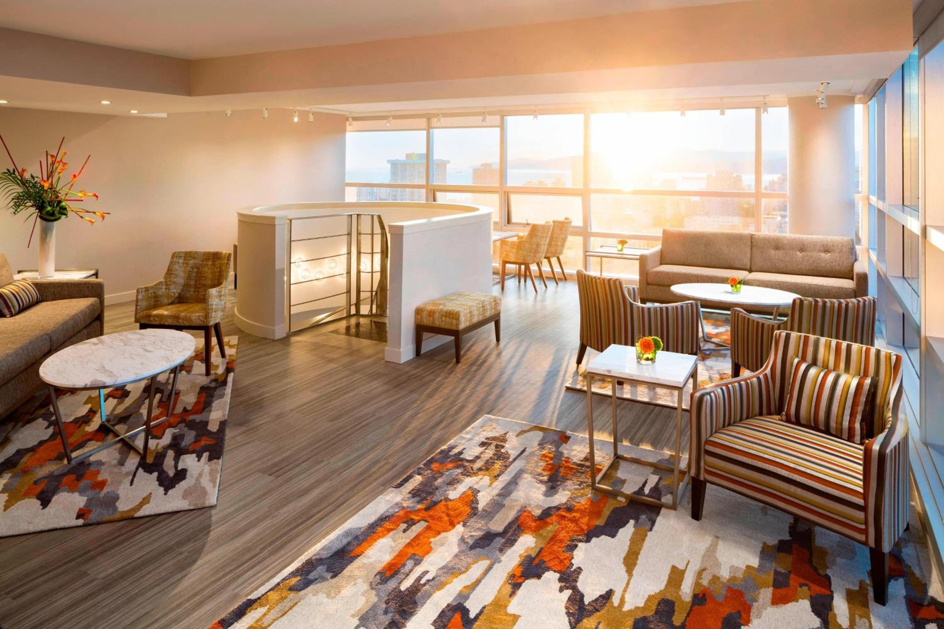 One-Bedroom King Suite - High Floor/Club Lounge Access - Photo 7