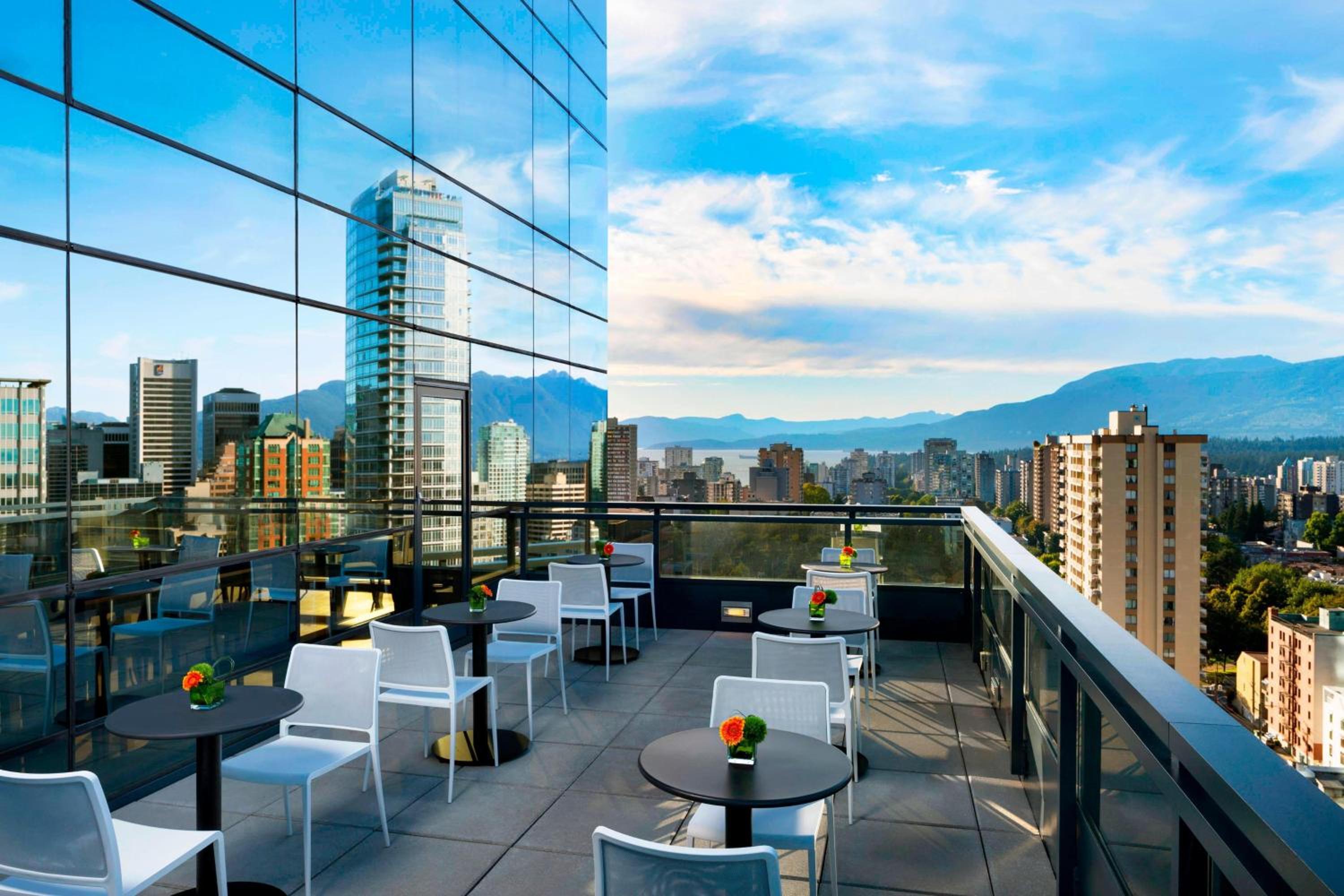 One-Bedroom King Suite - High Floor/Club Lounge Access - Photo 4
