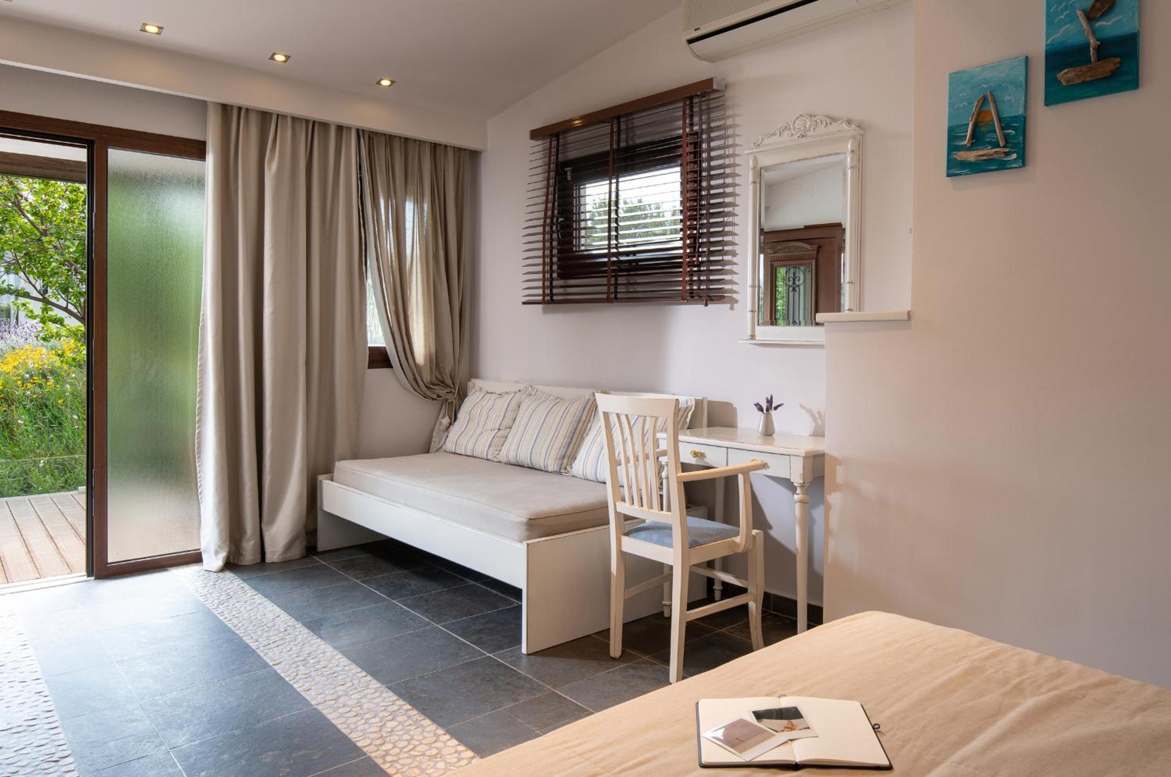 Triple Room with Garden View photo 2