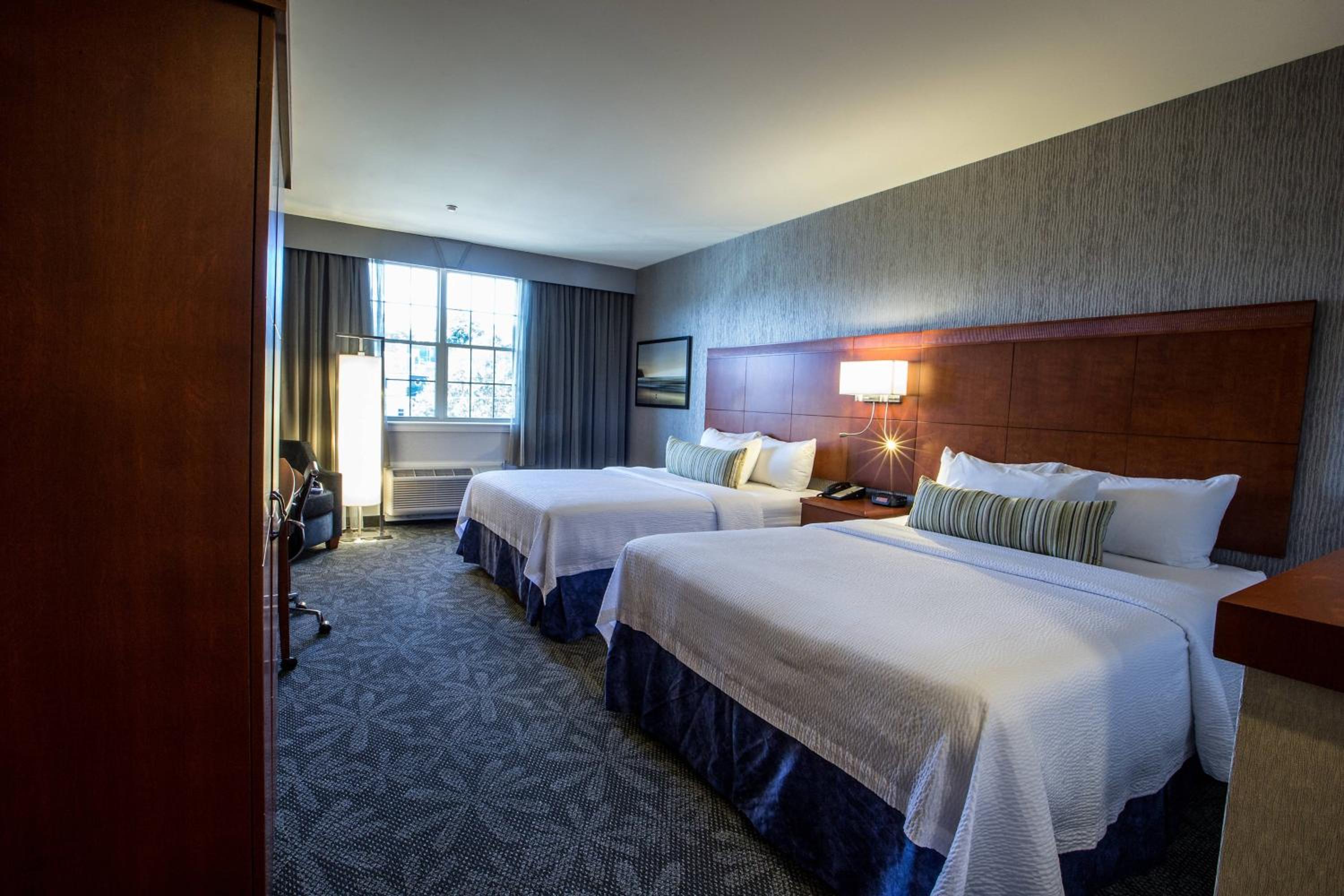 Queen Room with Two Queen Beds and City View