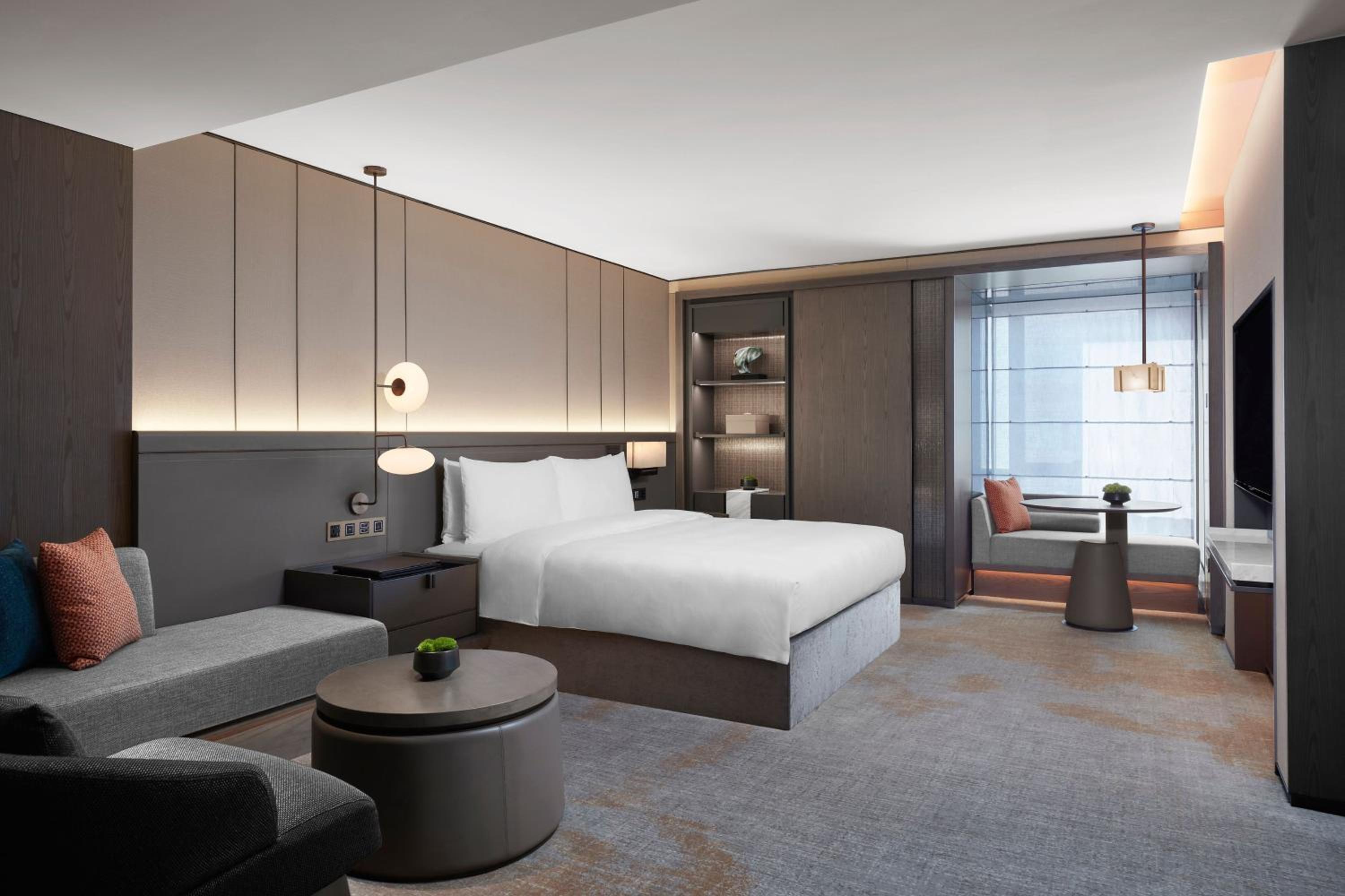 Deluxe King Room - Photo 5