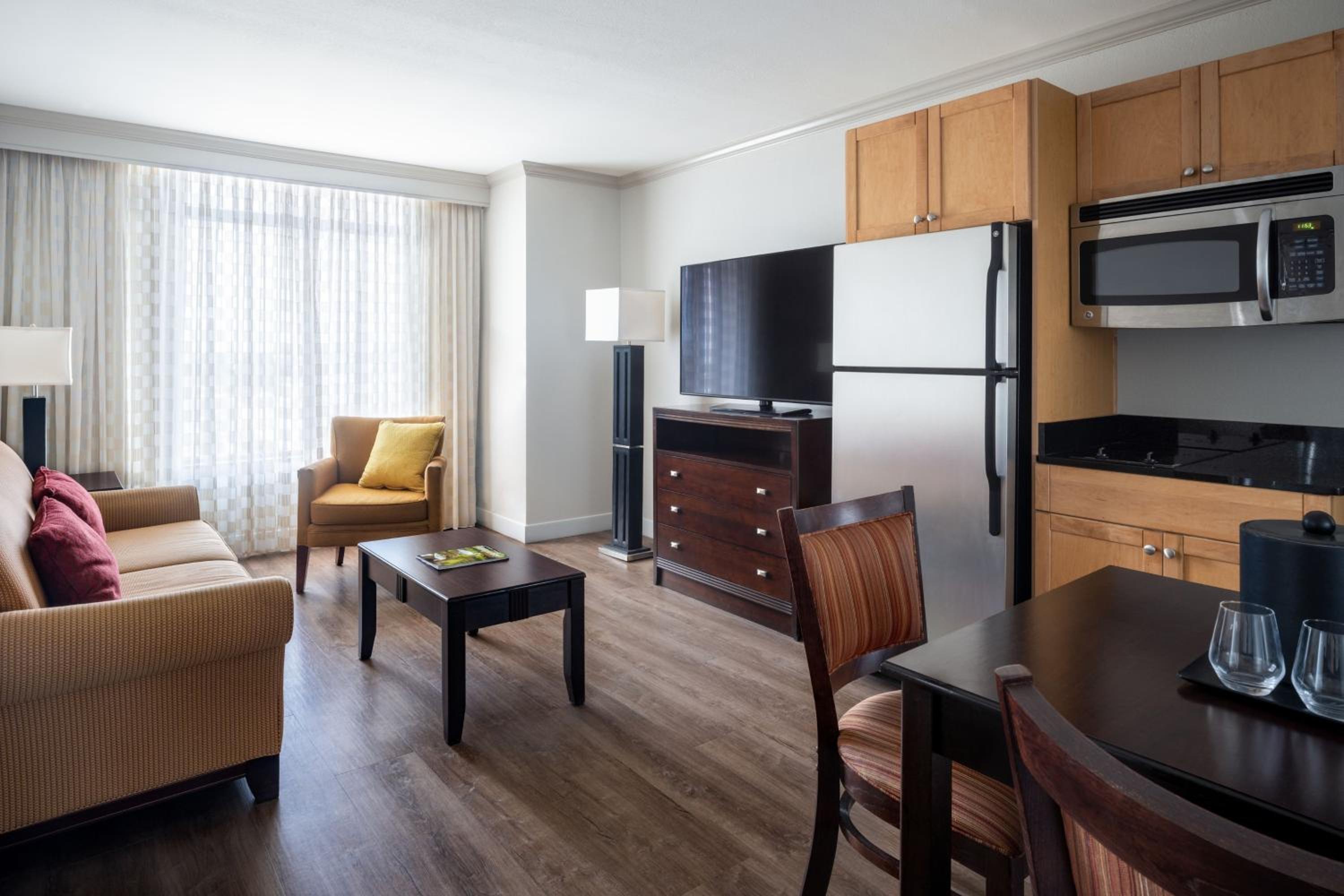 One-Bedroom Suite - Photo 2