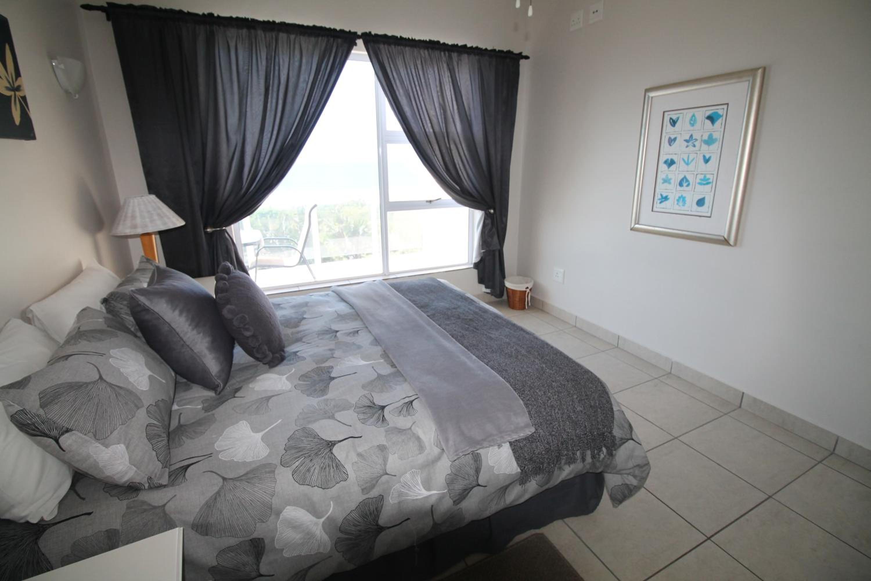 Three-Bedroom Apartment photo 1