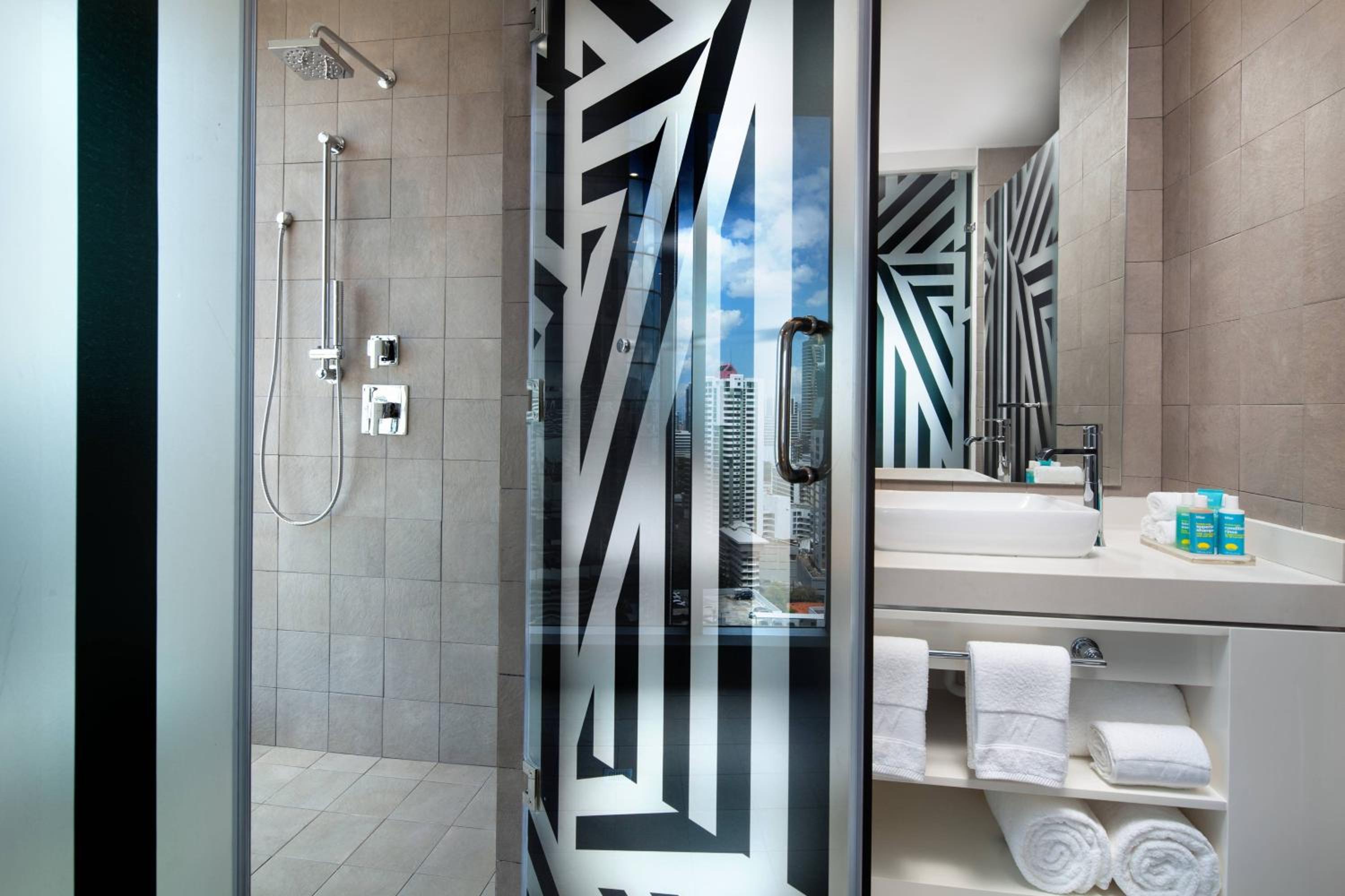 Urban Suite with One King Bed (Non Smoking)