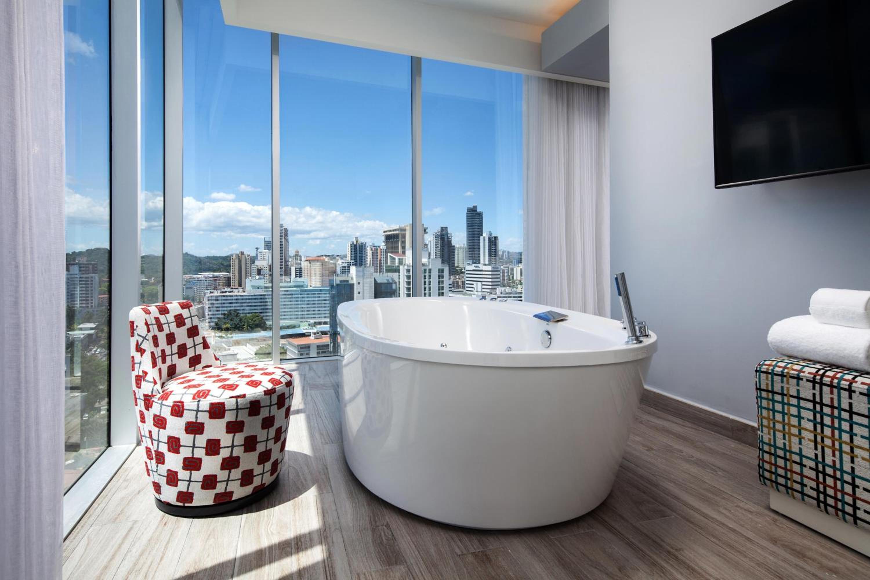 Supreme Corner Suite with One King Bed (Non Smoking)