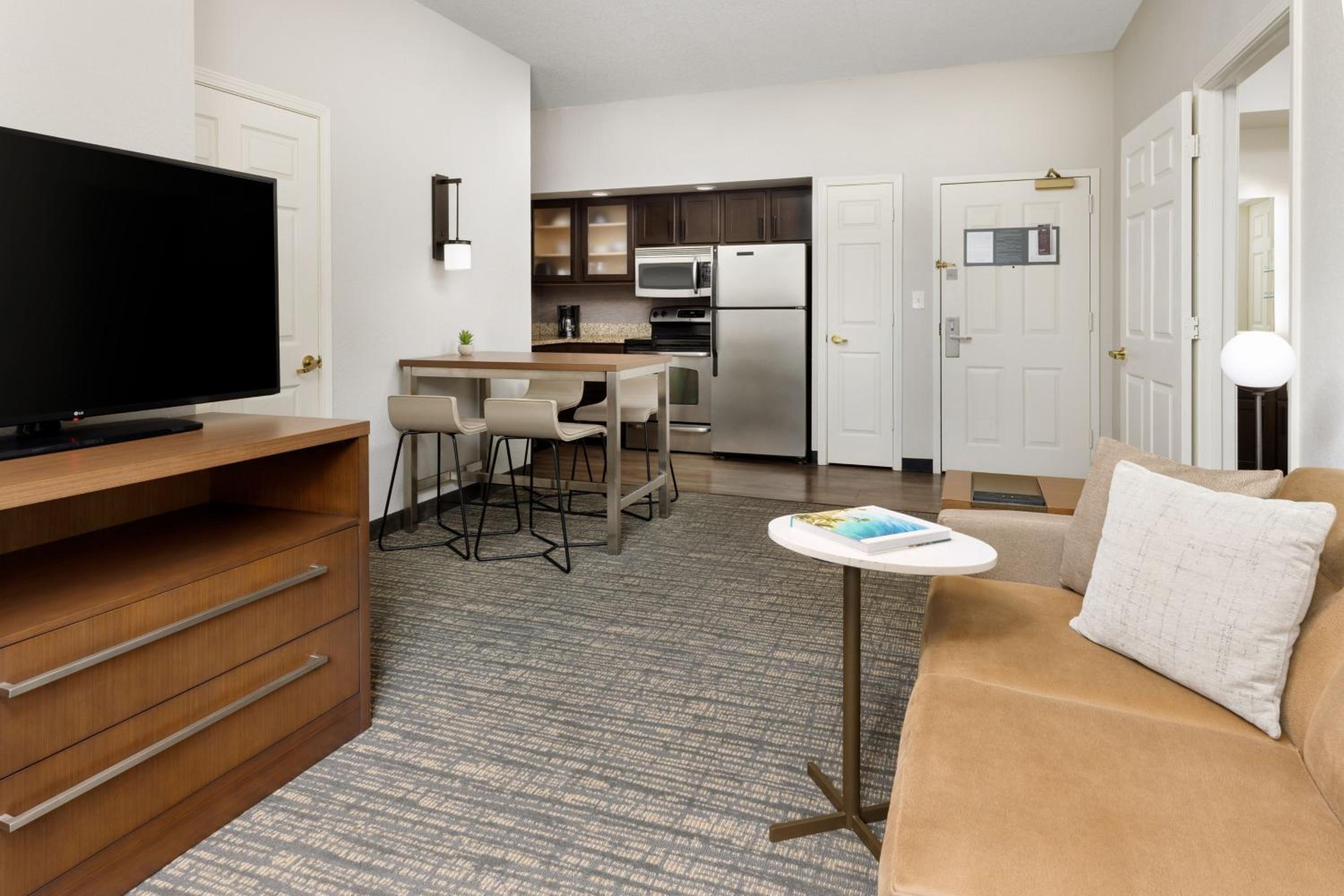 Two-Bedroom Suite - Photo 6