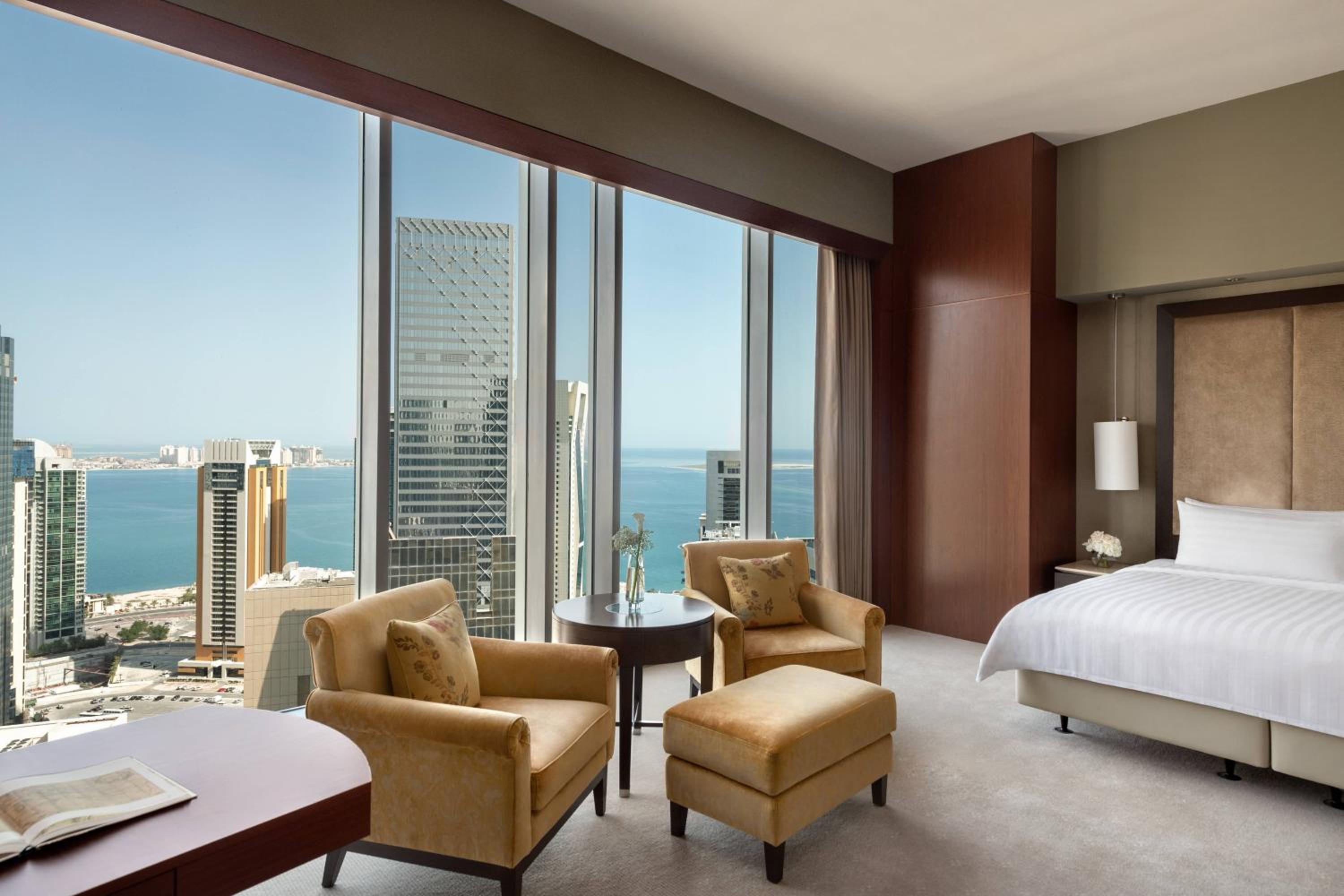 Executive King Room, Executive lounge access, Beach access - Photo 5