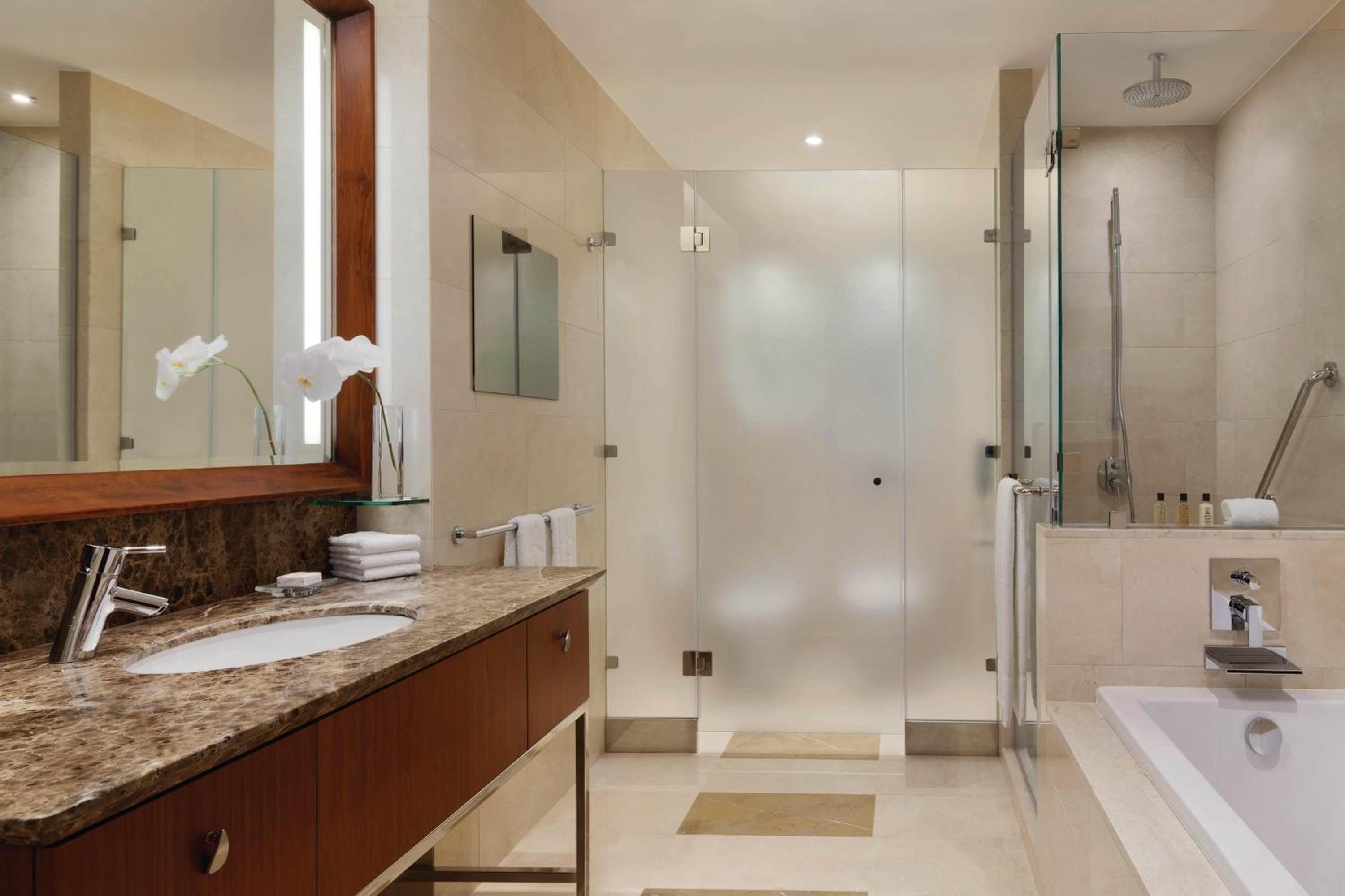 Executive King Room, Executive lounge access, Beach access - Photo 6