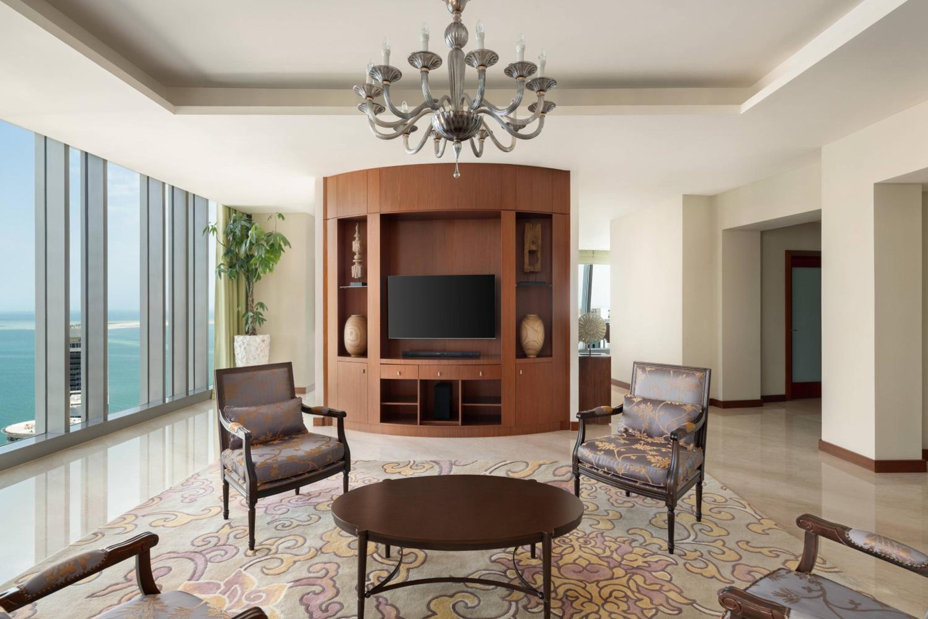 Royal Suite - High Floor/Executive Lounge Access