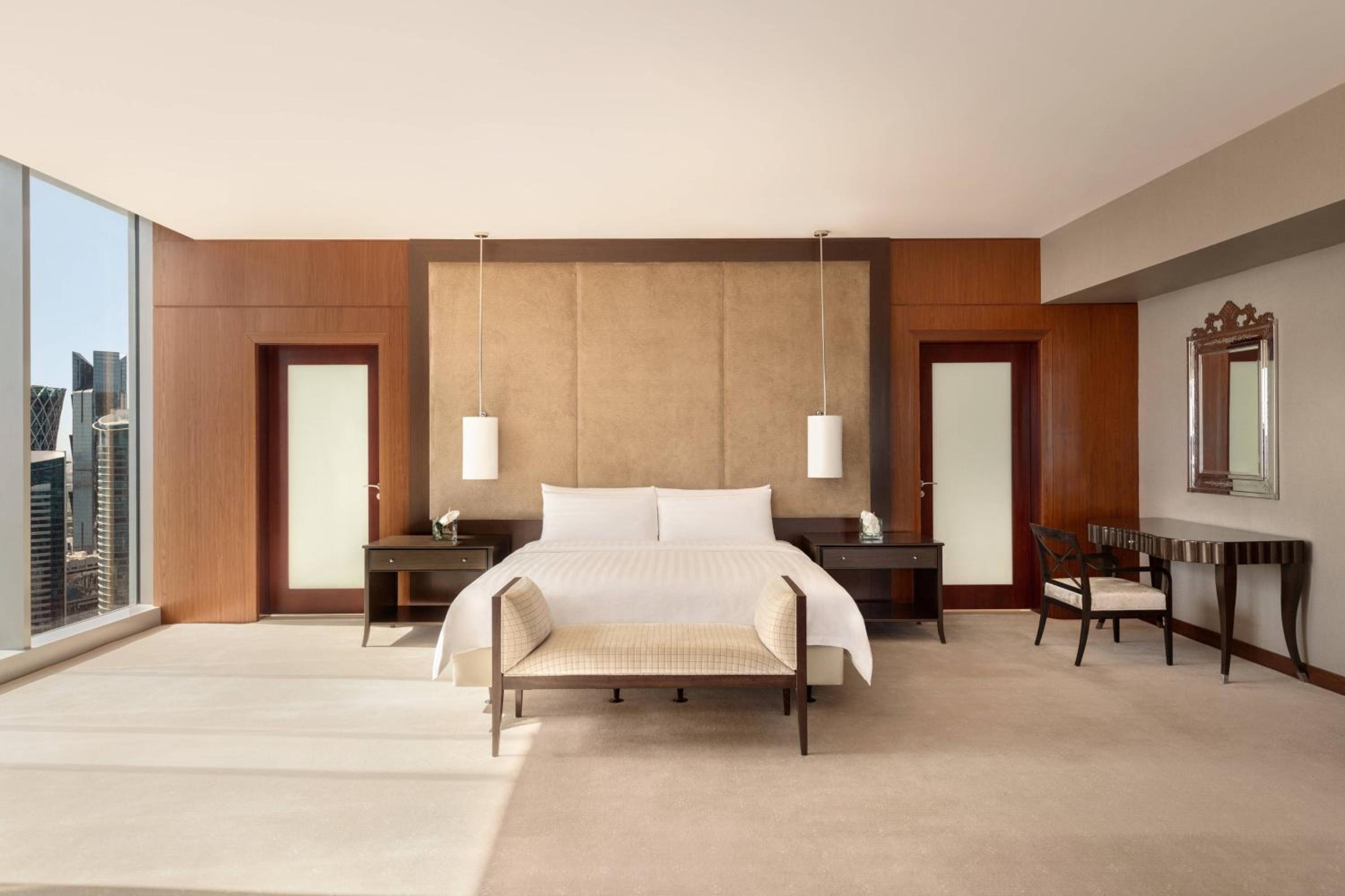 Royal Suite - High Floor/Executive Lounge Access photo 2