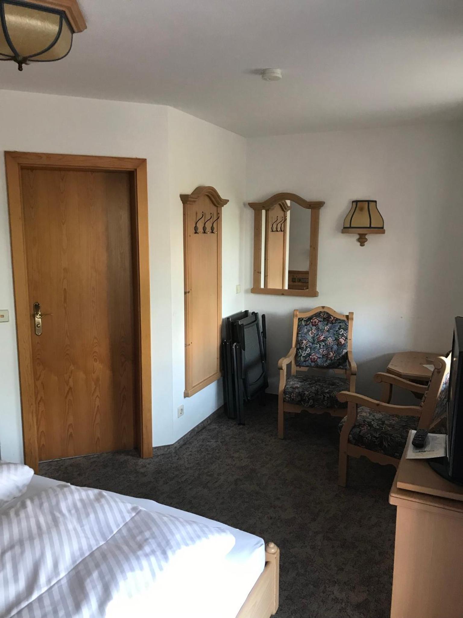 Budget Double Room photo 3