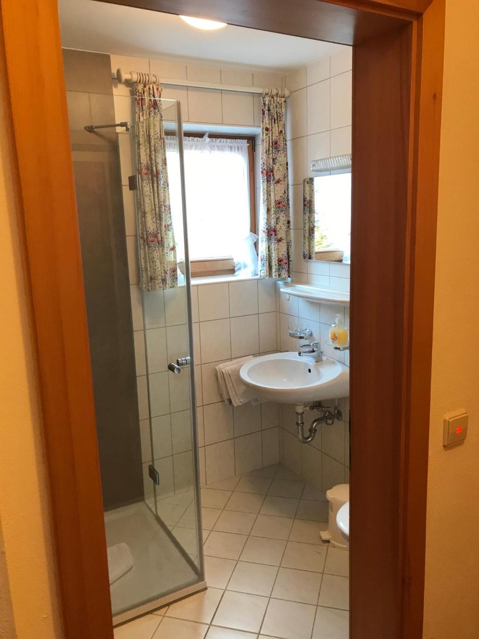Budget Double Room photo 3
