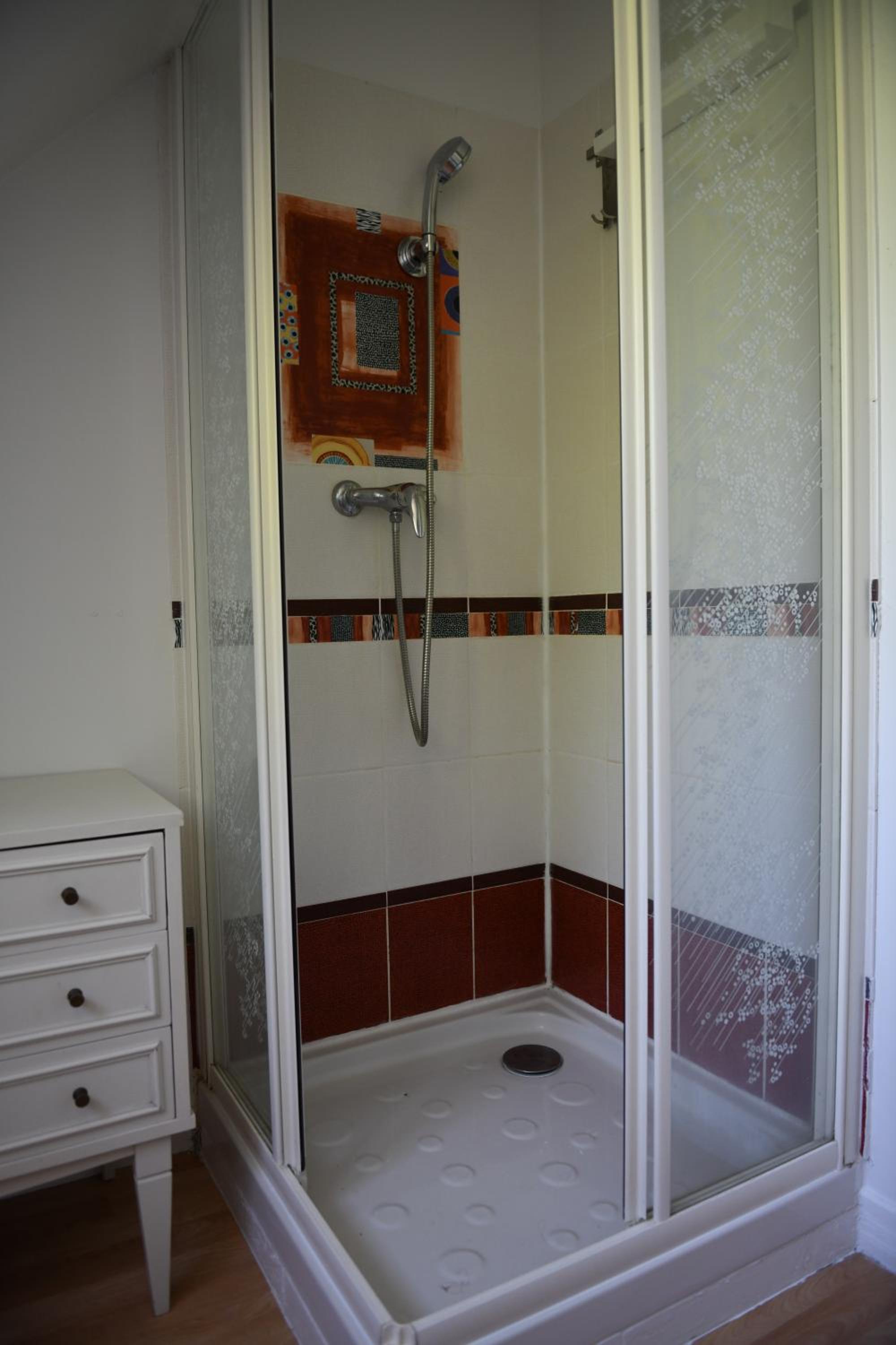 Triple Room with Private Bathroom - Photo 12