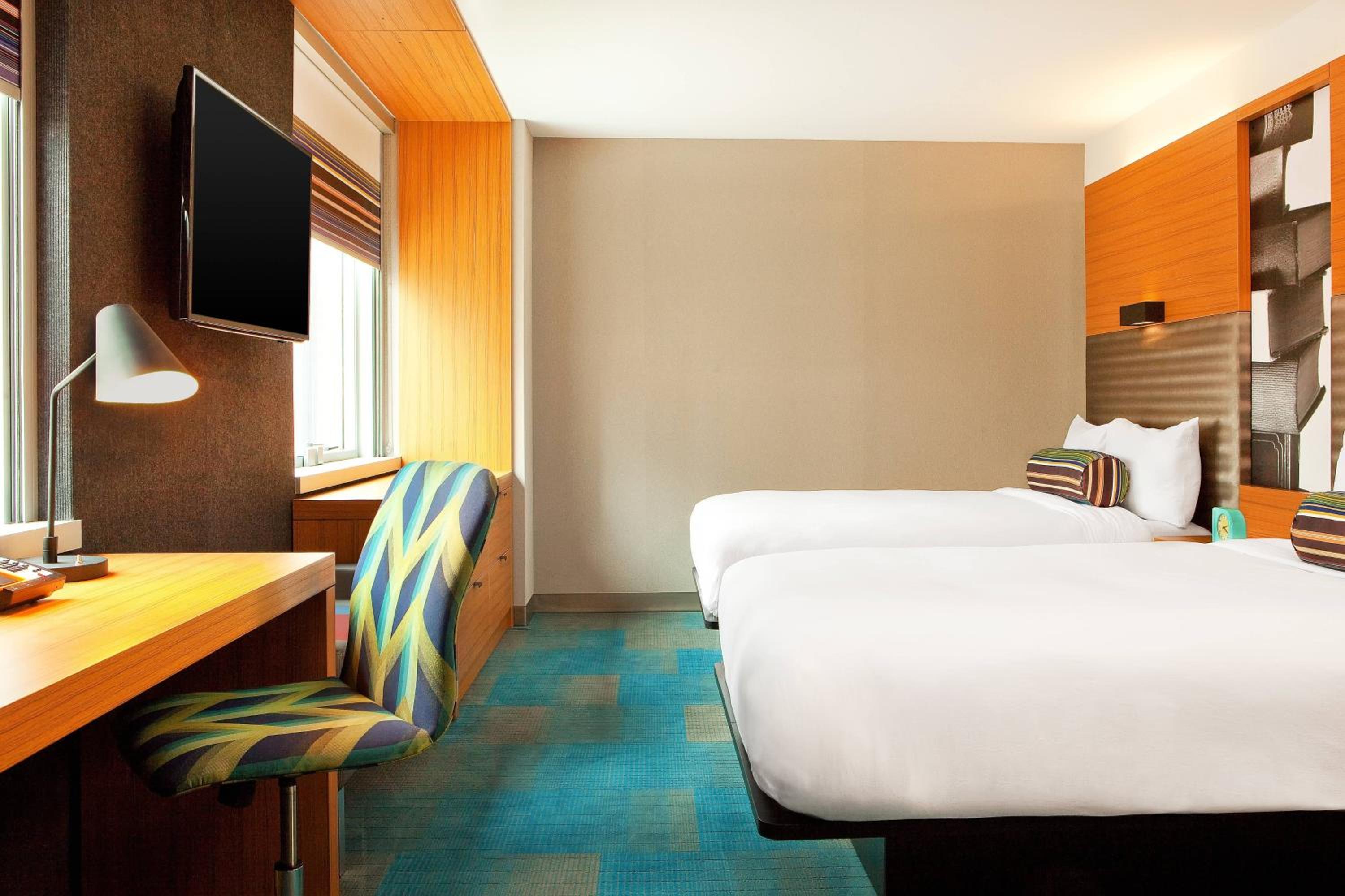 Aloft Queen Room with Two Queen Beds and City View thumbnail 6