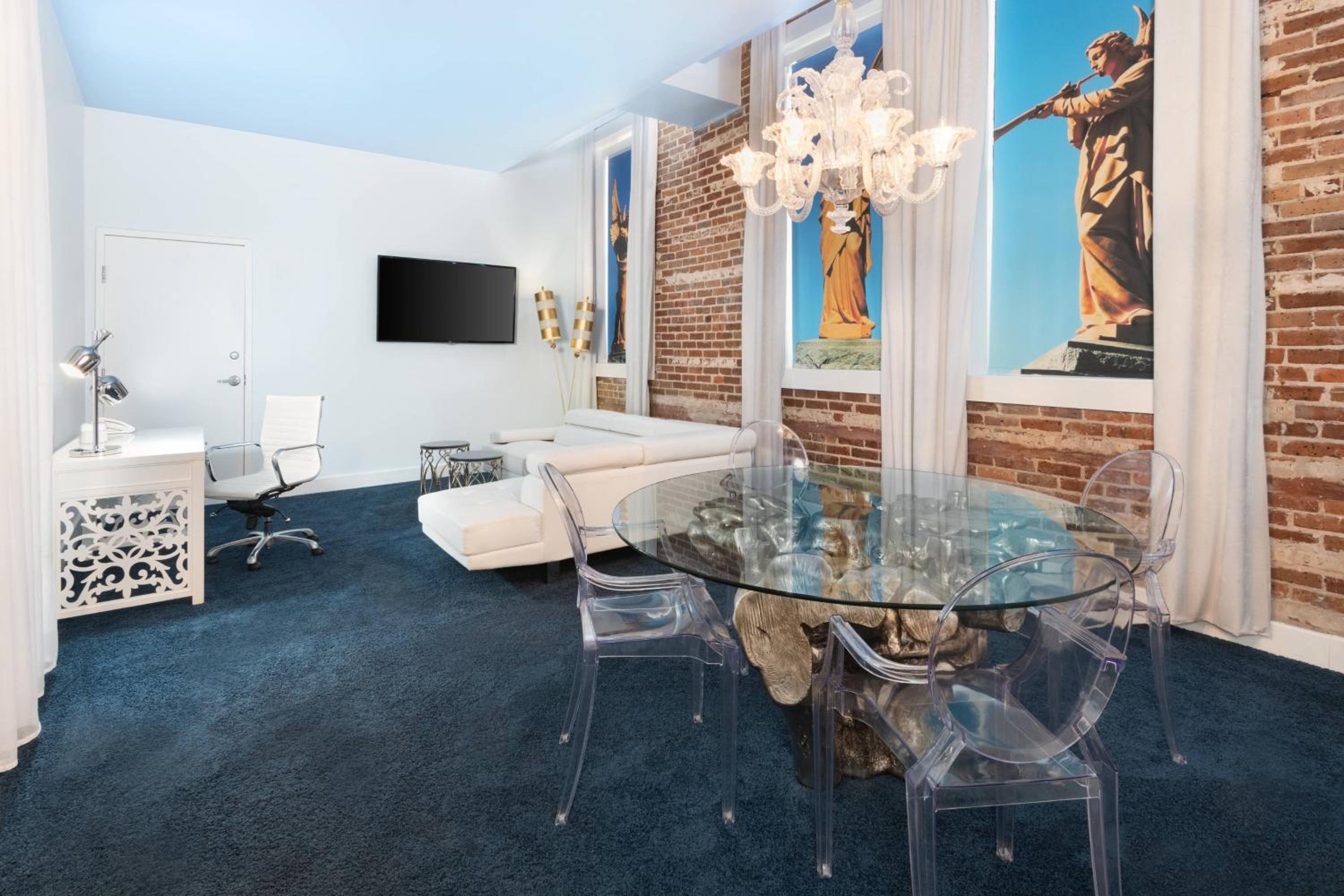 Two-Bedroom Executive Suite - Photo 4