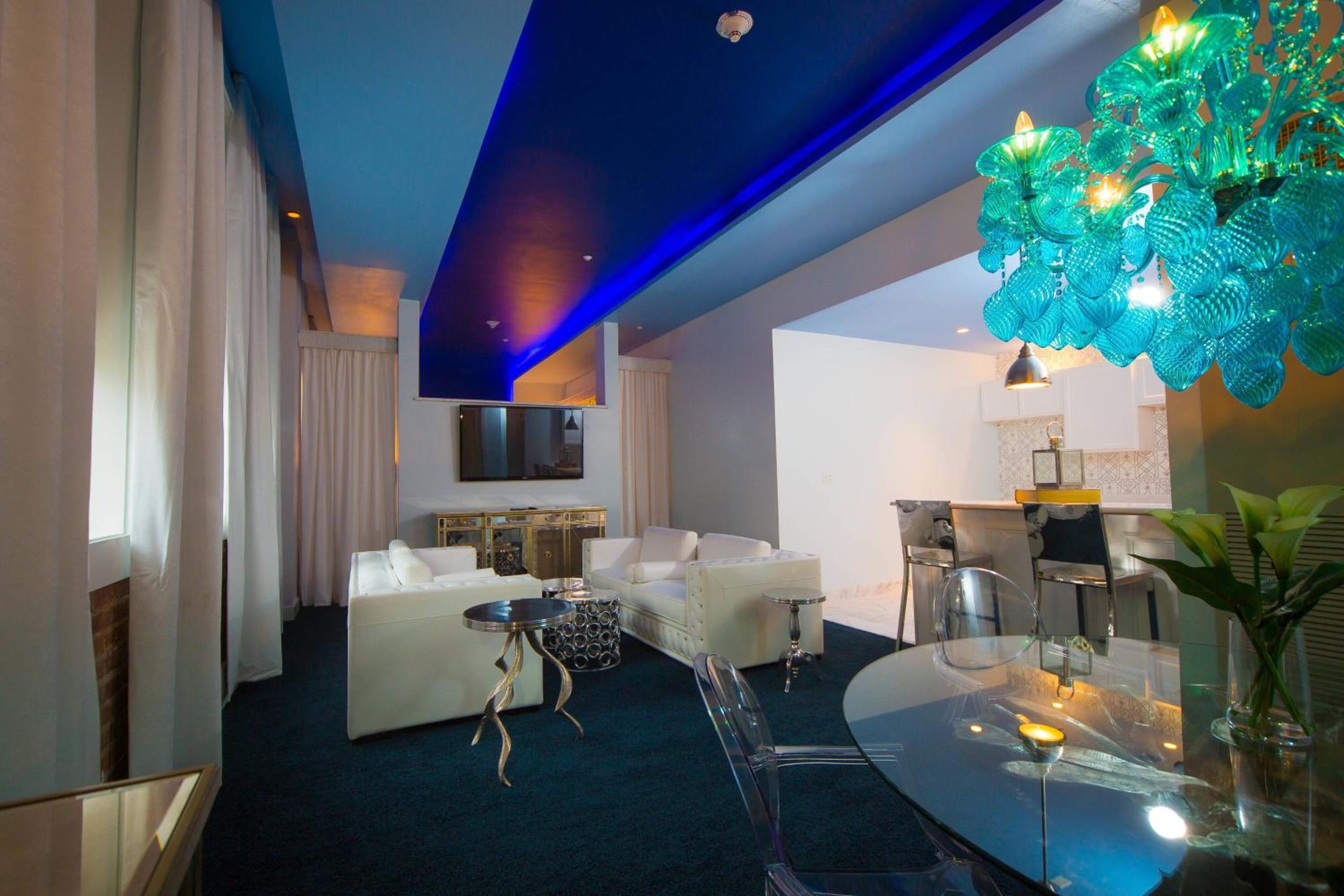 Two-Bedroom Executive Suite - Photo 3
