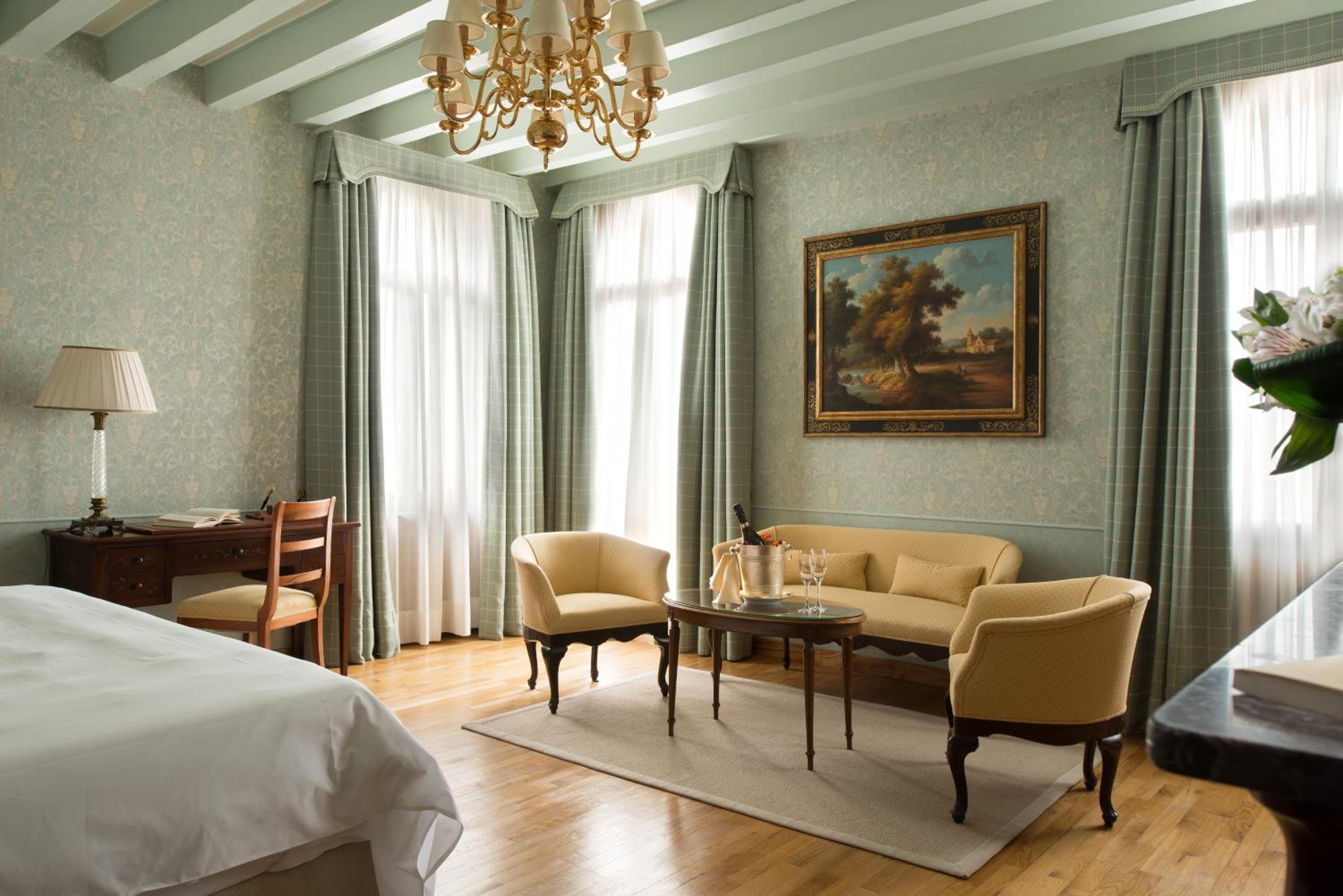 Junior Suite with Garden View