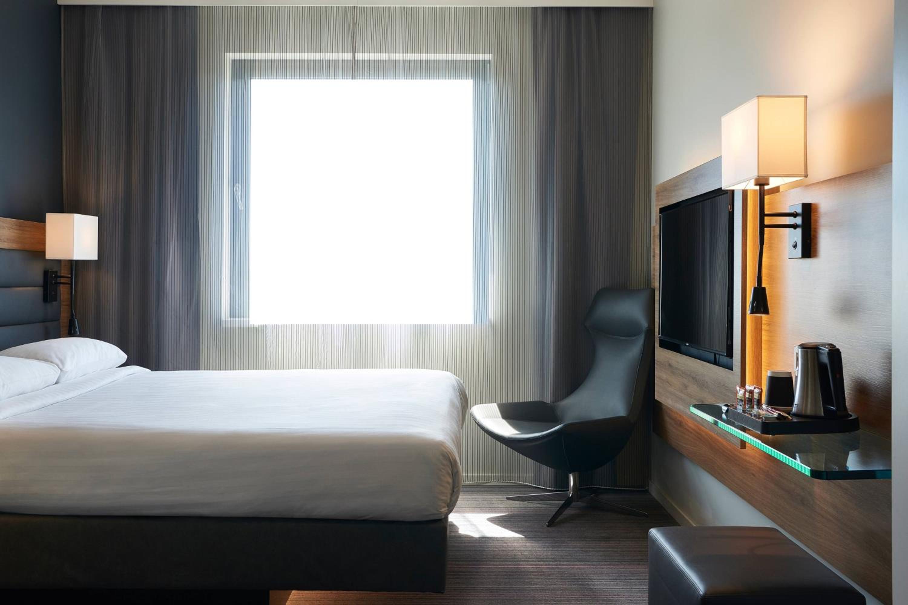 Moxy Queen Room photo 2