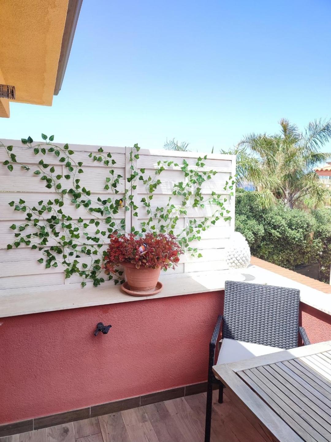 King Room with Balcony - Photo 18