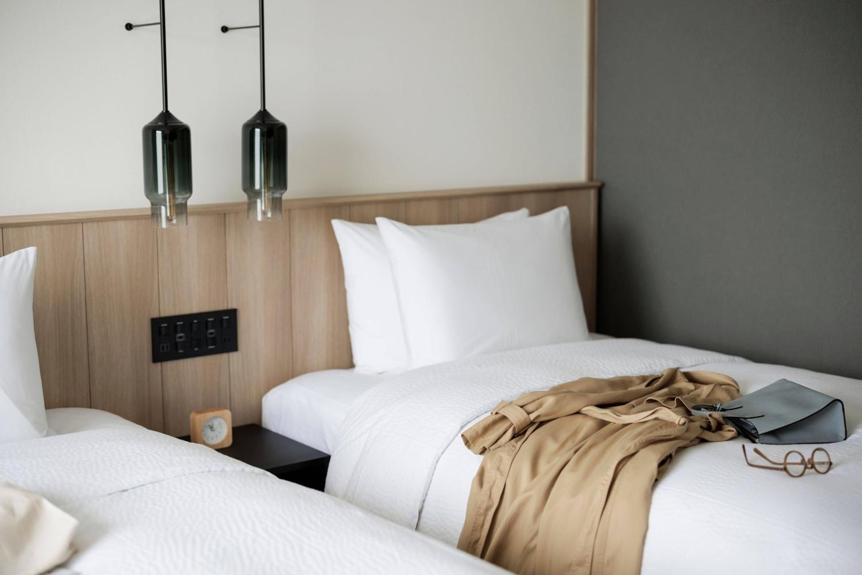 Standard Guest Room with Two Twin Beds - Photo 6
