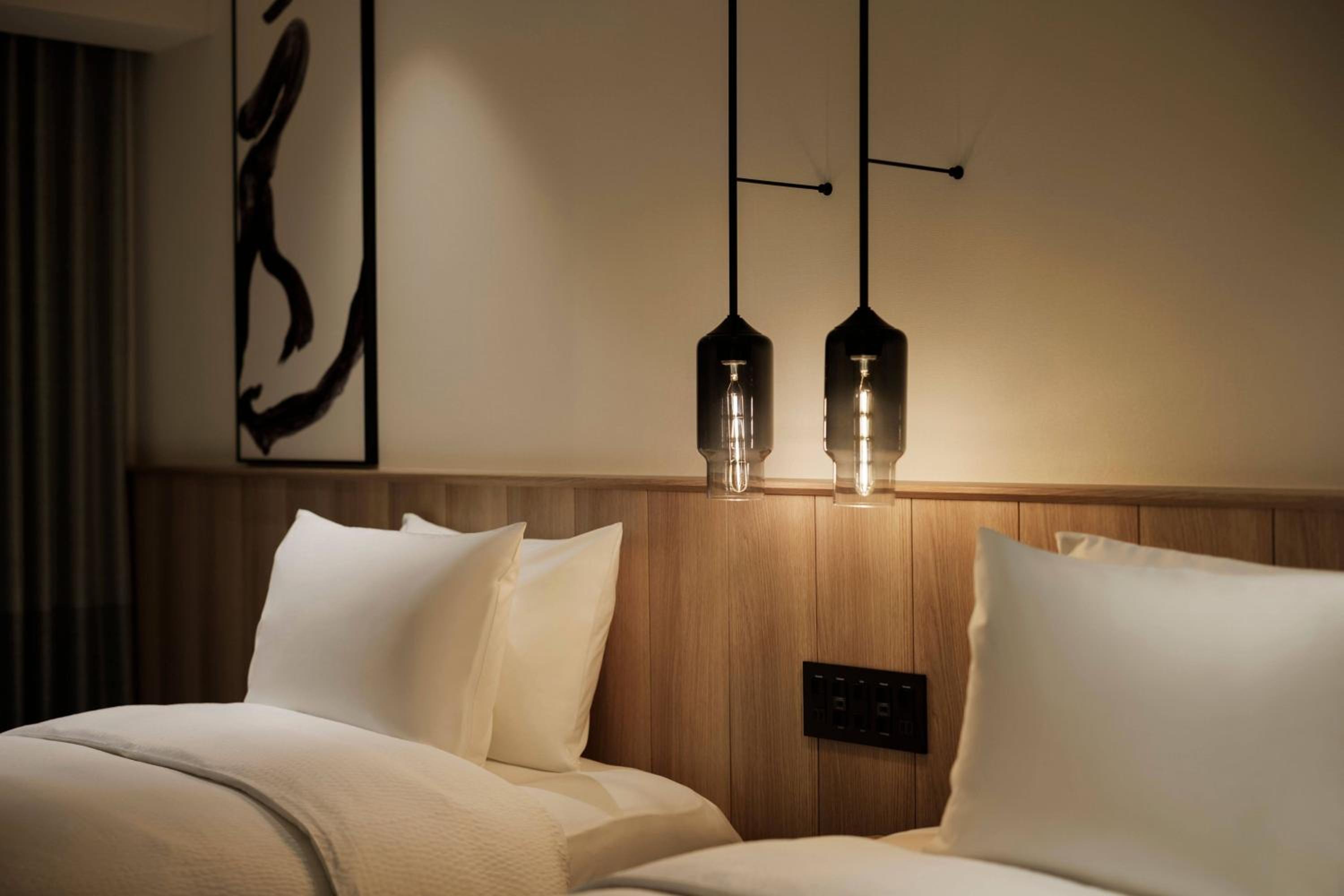Standard Guest Room with Two Twin Beds - Photo 5