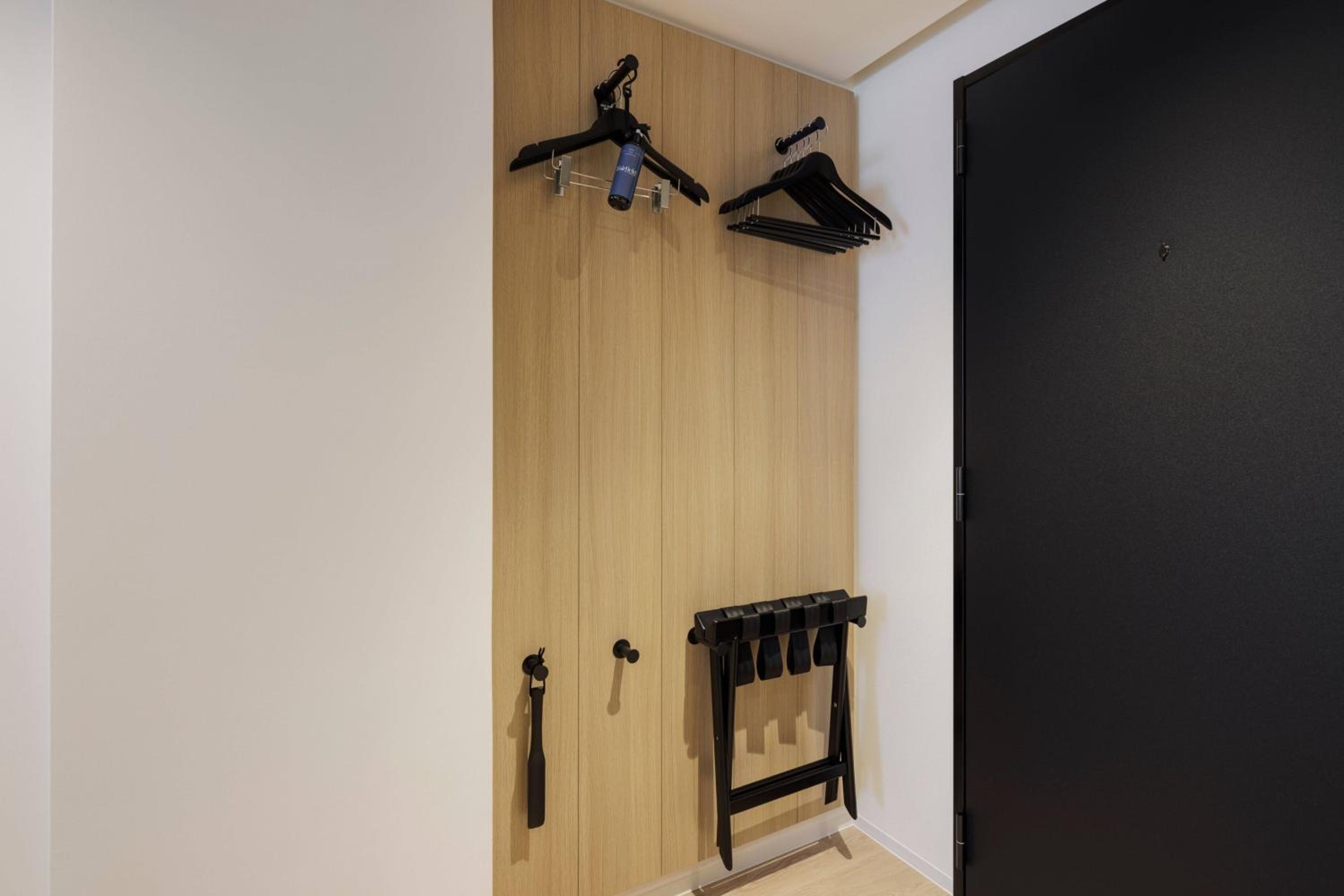 Standard Guest Room with Two Twin Beds - Photo 4