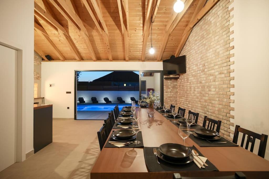 Three-Bedroom Villa photo 3