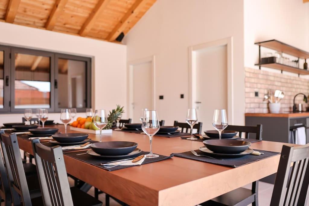Three-Bedroom Villa photo 2