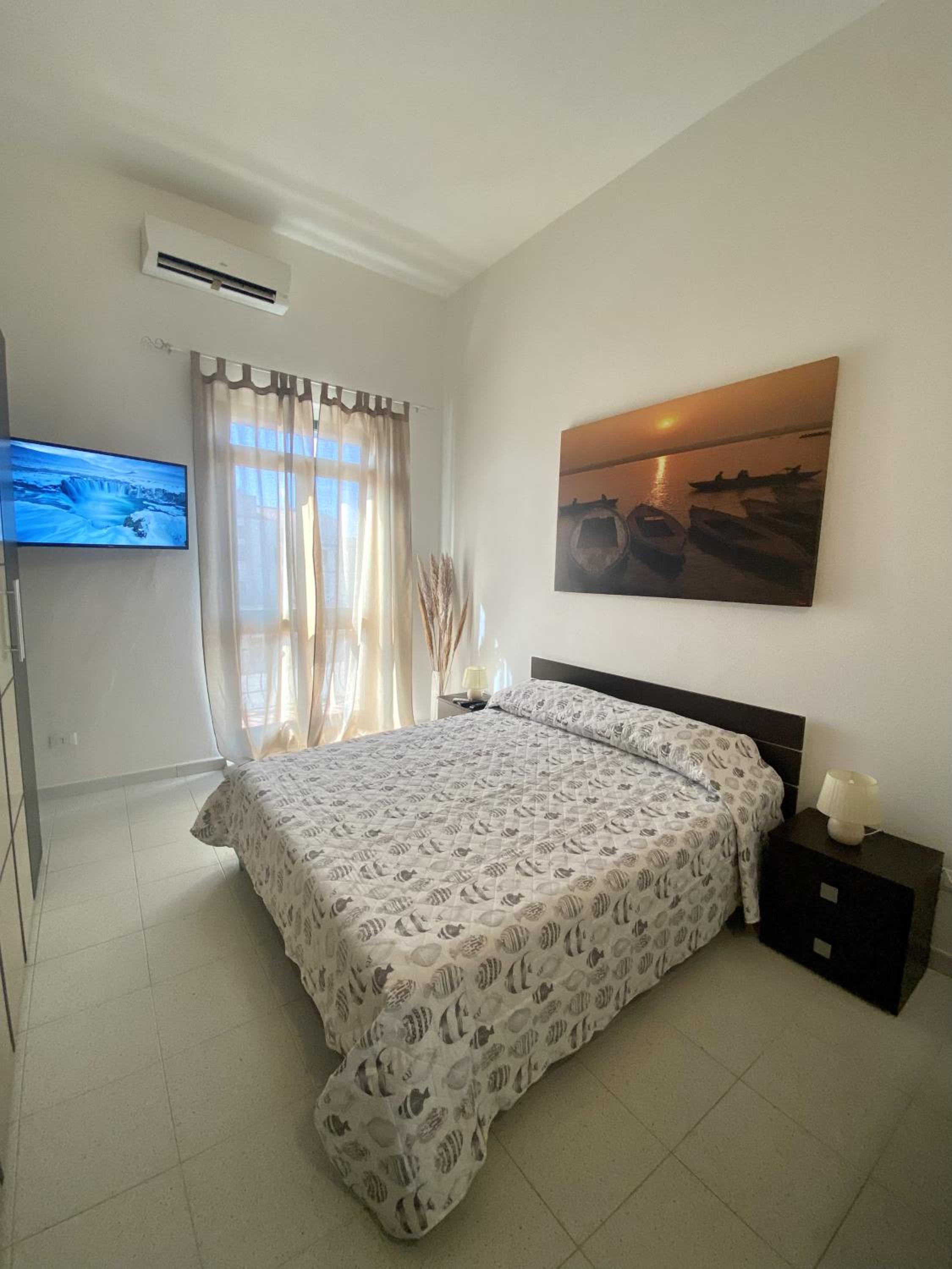 Double Room with Shared Bathroom photo 2