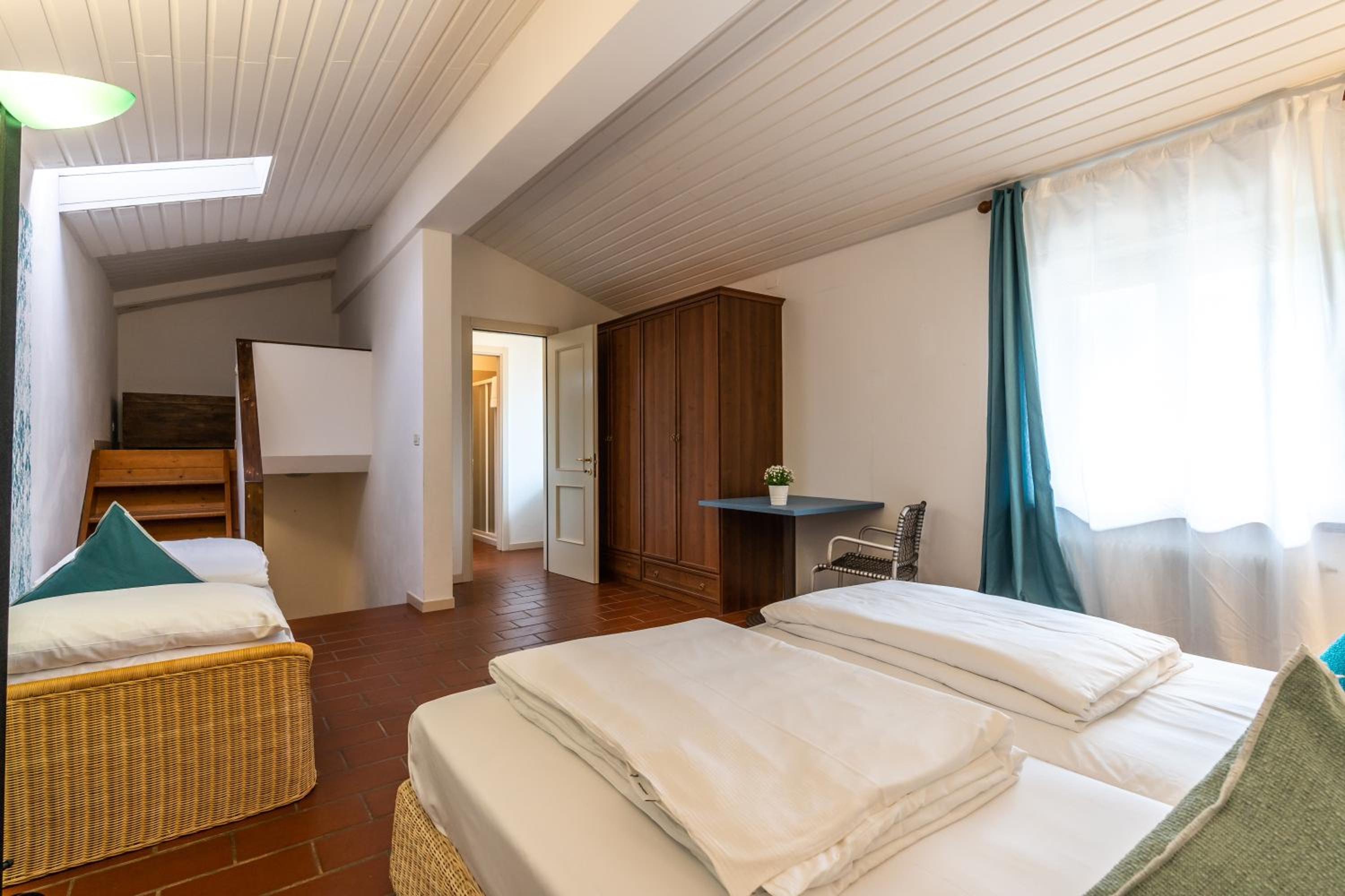 Quadruple Room with Private Bathroom photo 2