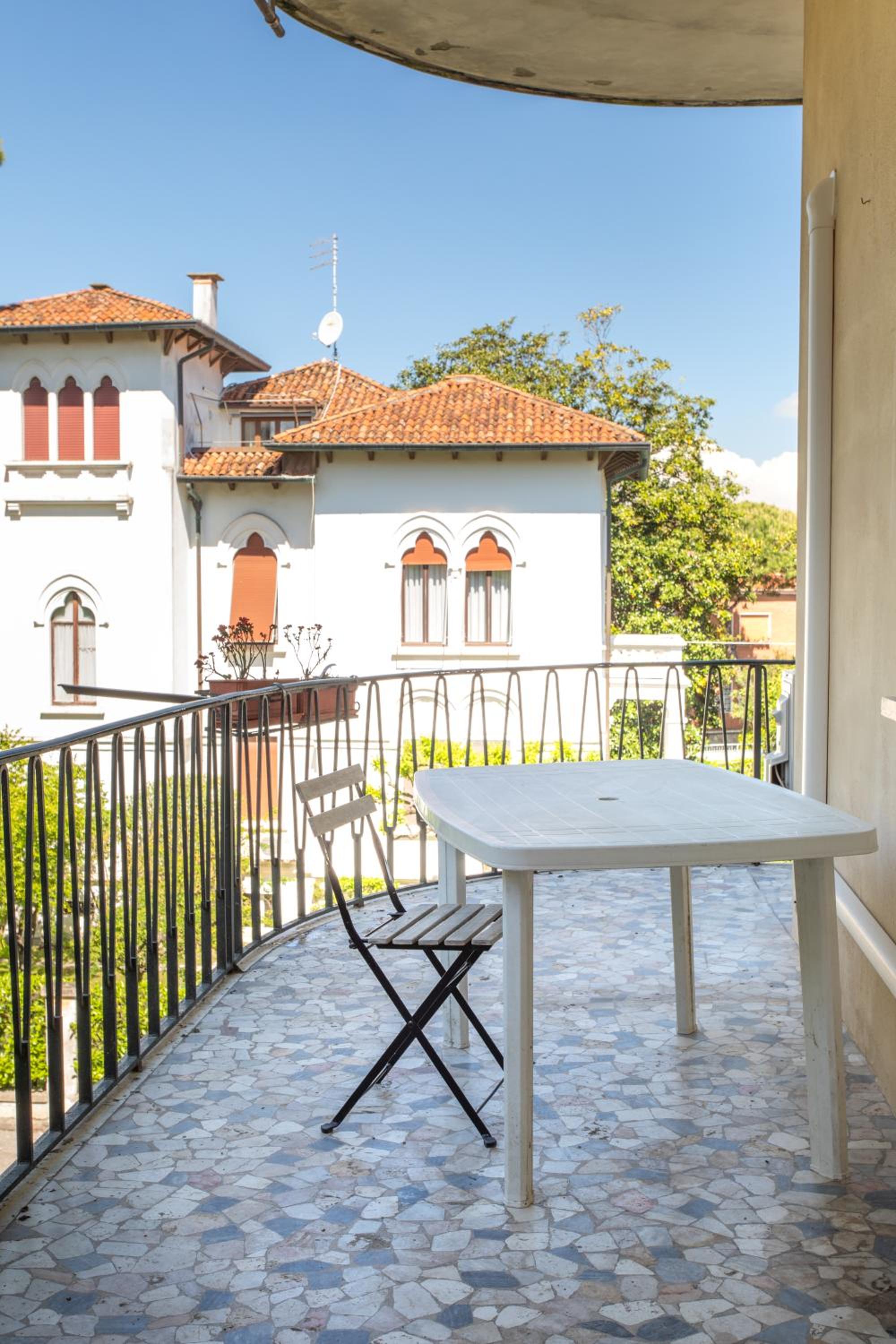 Deluxe Double Room with Balcony photo 2
